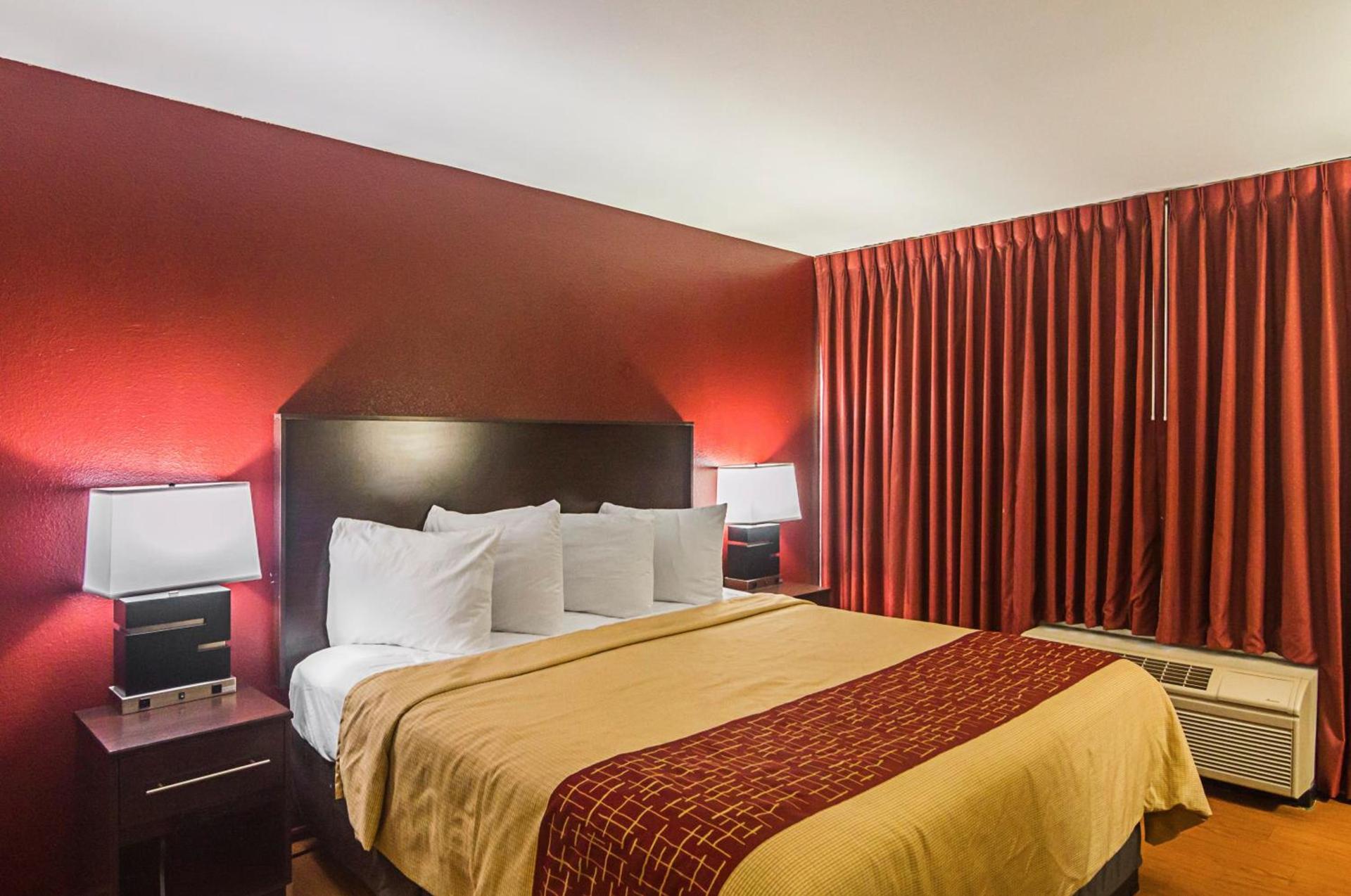 Red Roof Inn Lubbock photo 16