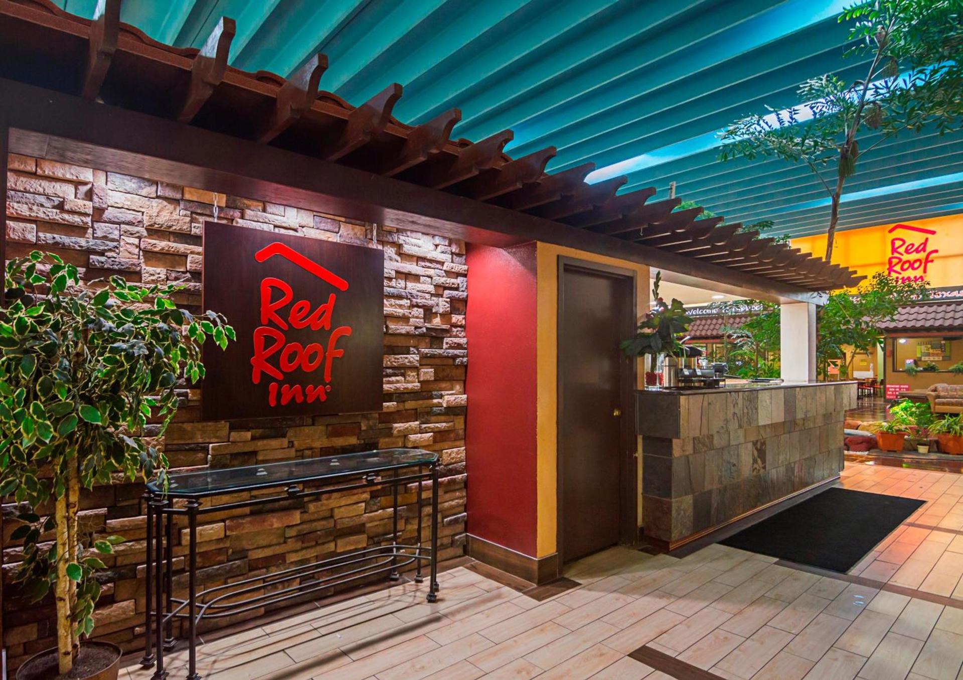 Red Roof Inn Lubbock photo 2