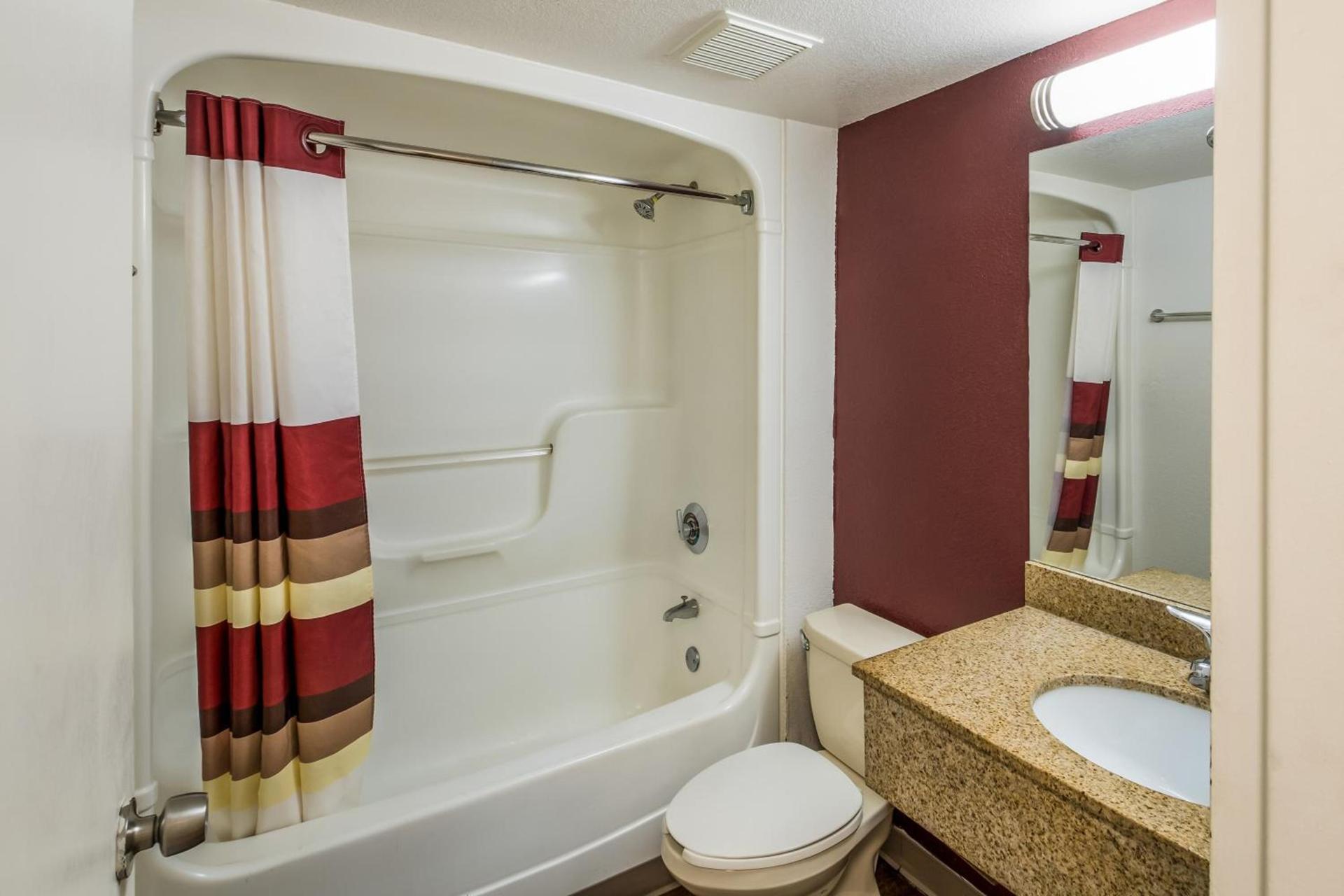 Red Roof Inn Rochester - Airport photo 29