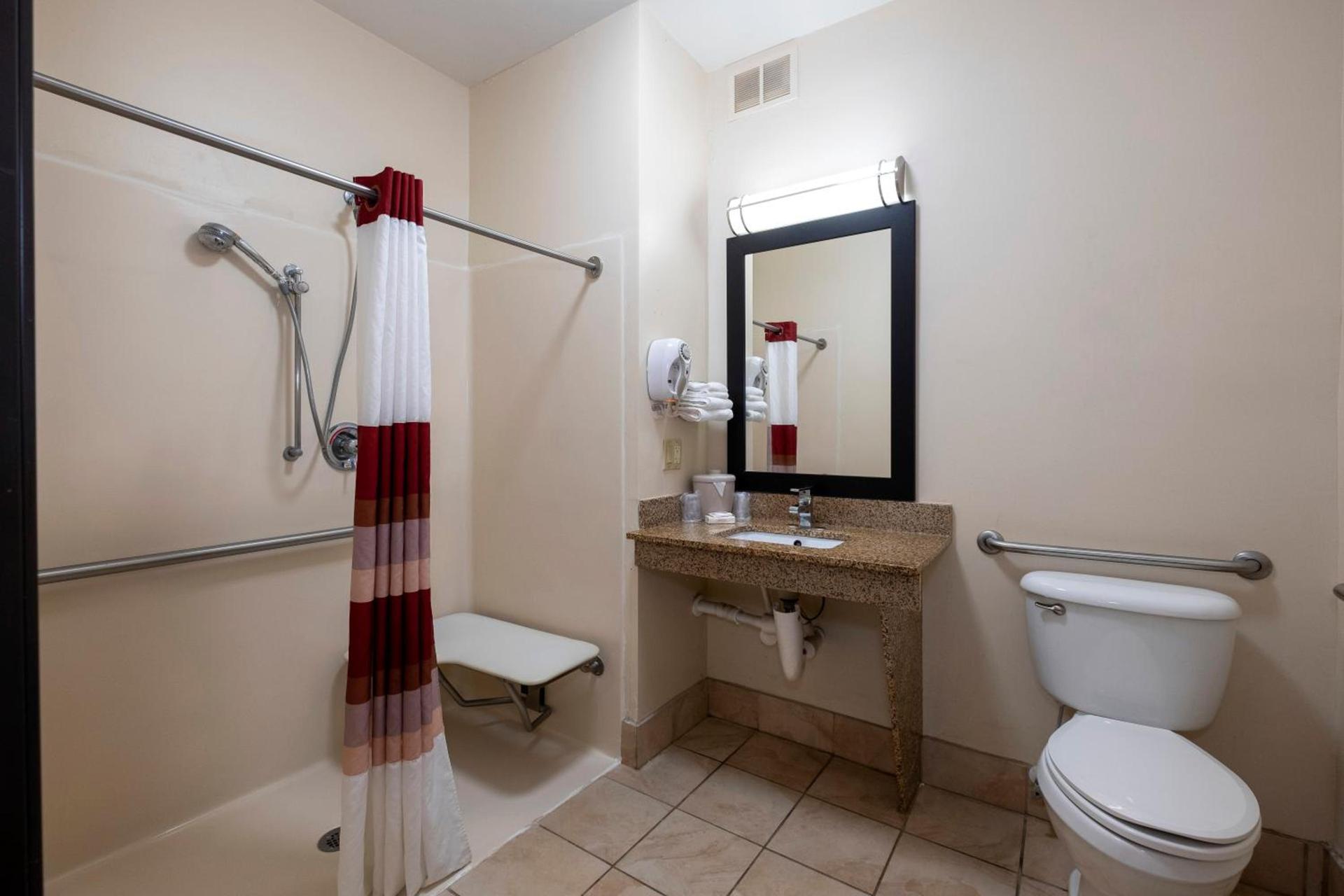 Red Roof Inn & Suites Dover Downtown photo 39