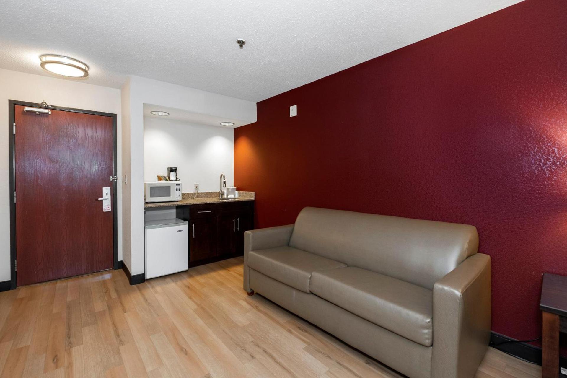 Red Roof Inn & Suites Dover Downtown photo 11