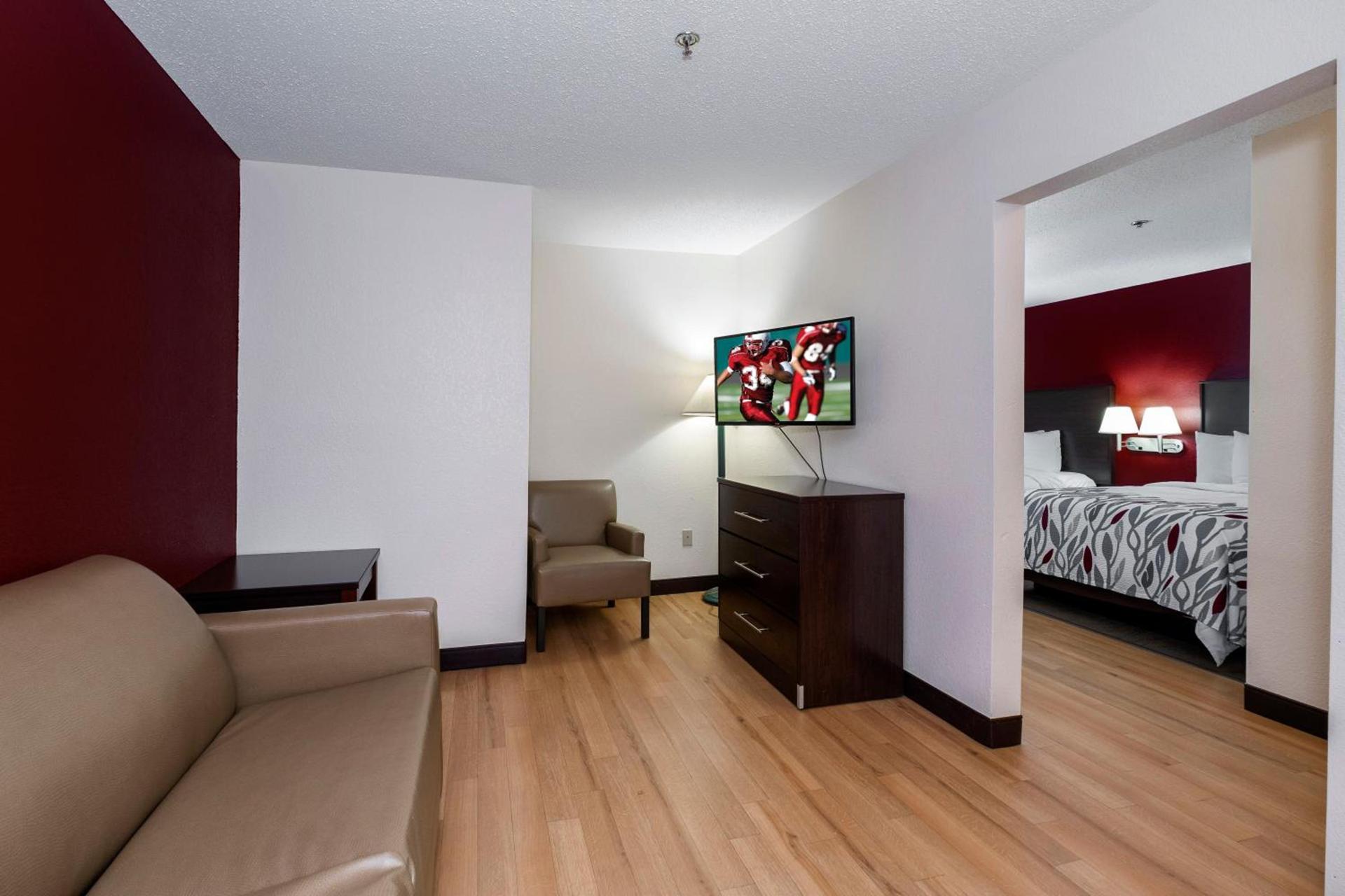 Red Roof Inn & Suites Dover Downtown photo 12