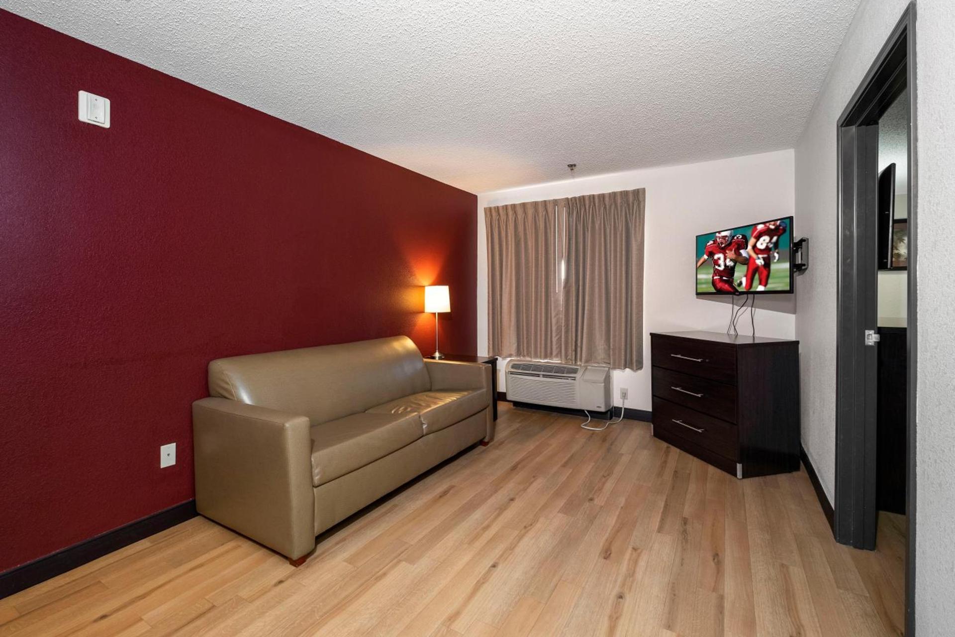 Red Roof Inn & Suites Dover Downtown photo 18