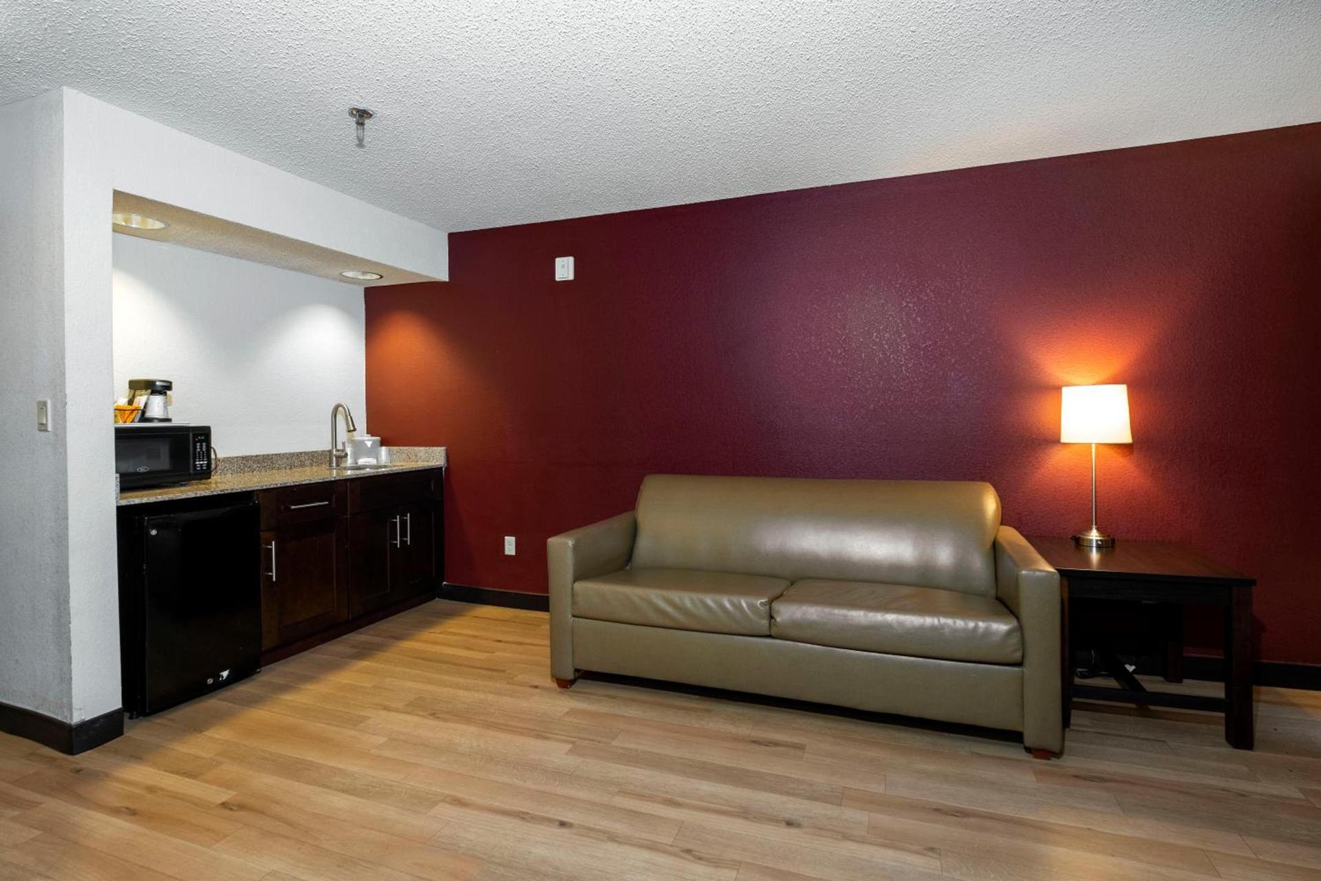 Red Roof Inn & Suites Dover Downtown photo 20