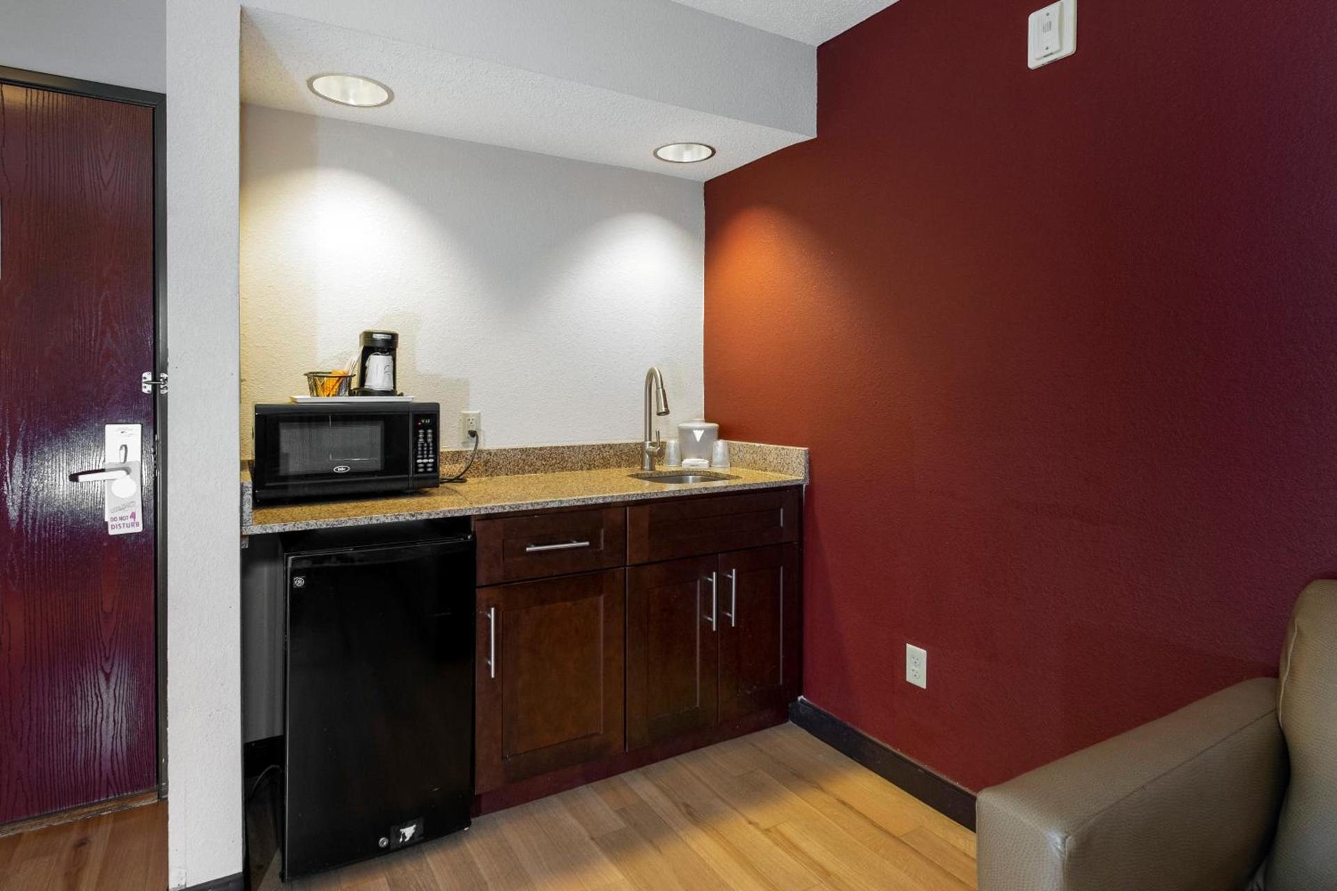 Red Roof Inn & Suites Dover Downtown photo 21