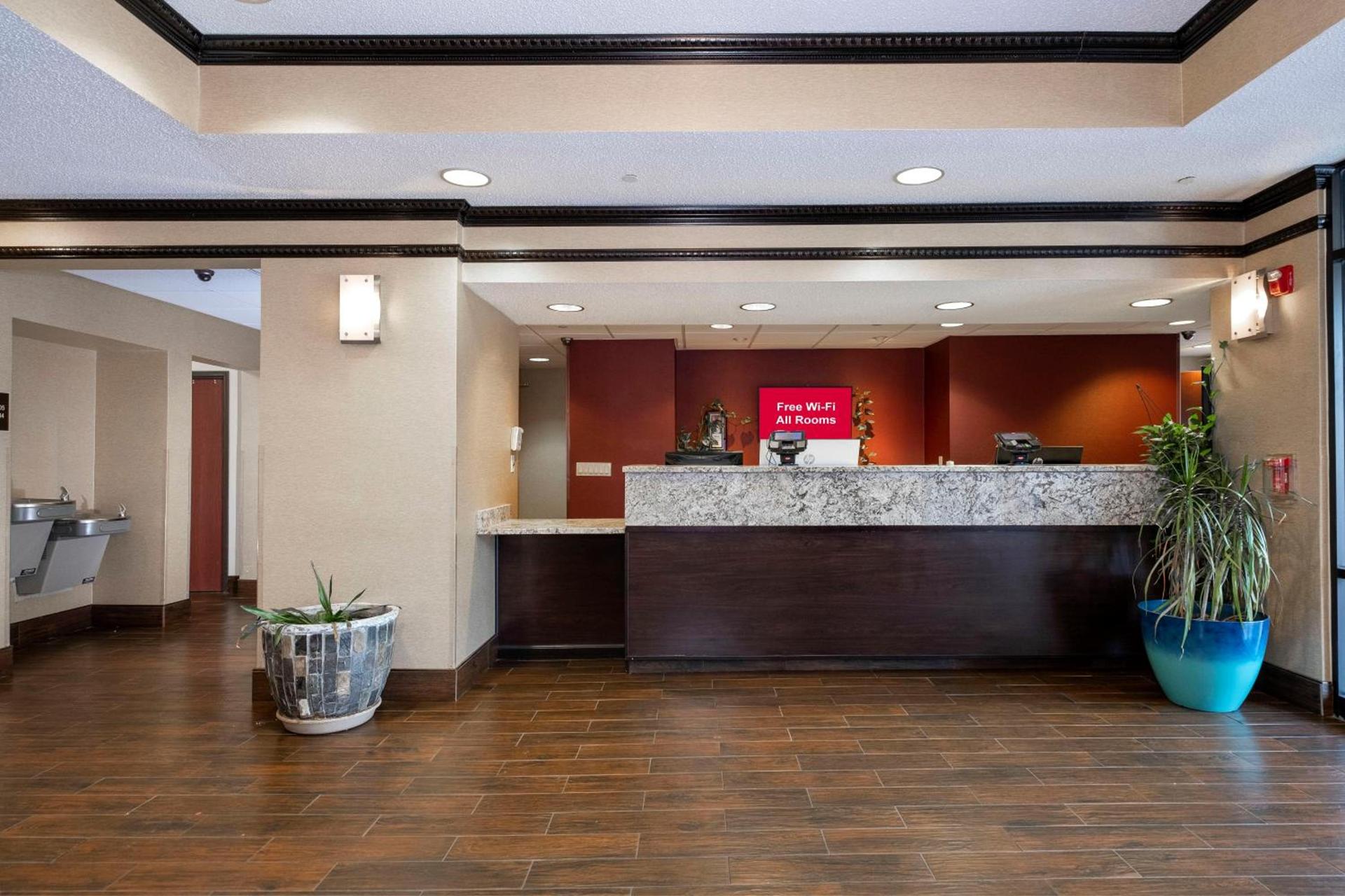 Red Roof Inn & Suites Dover Downtown photo 5