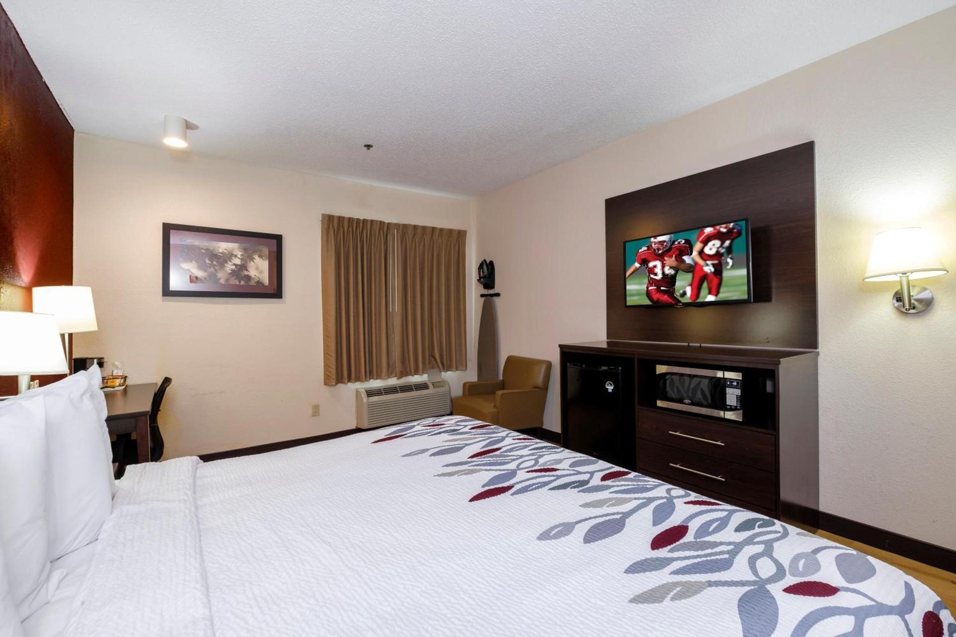 Red Roof Inn & Suites Dover Downtown photo 24