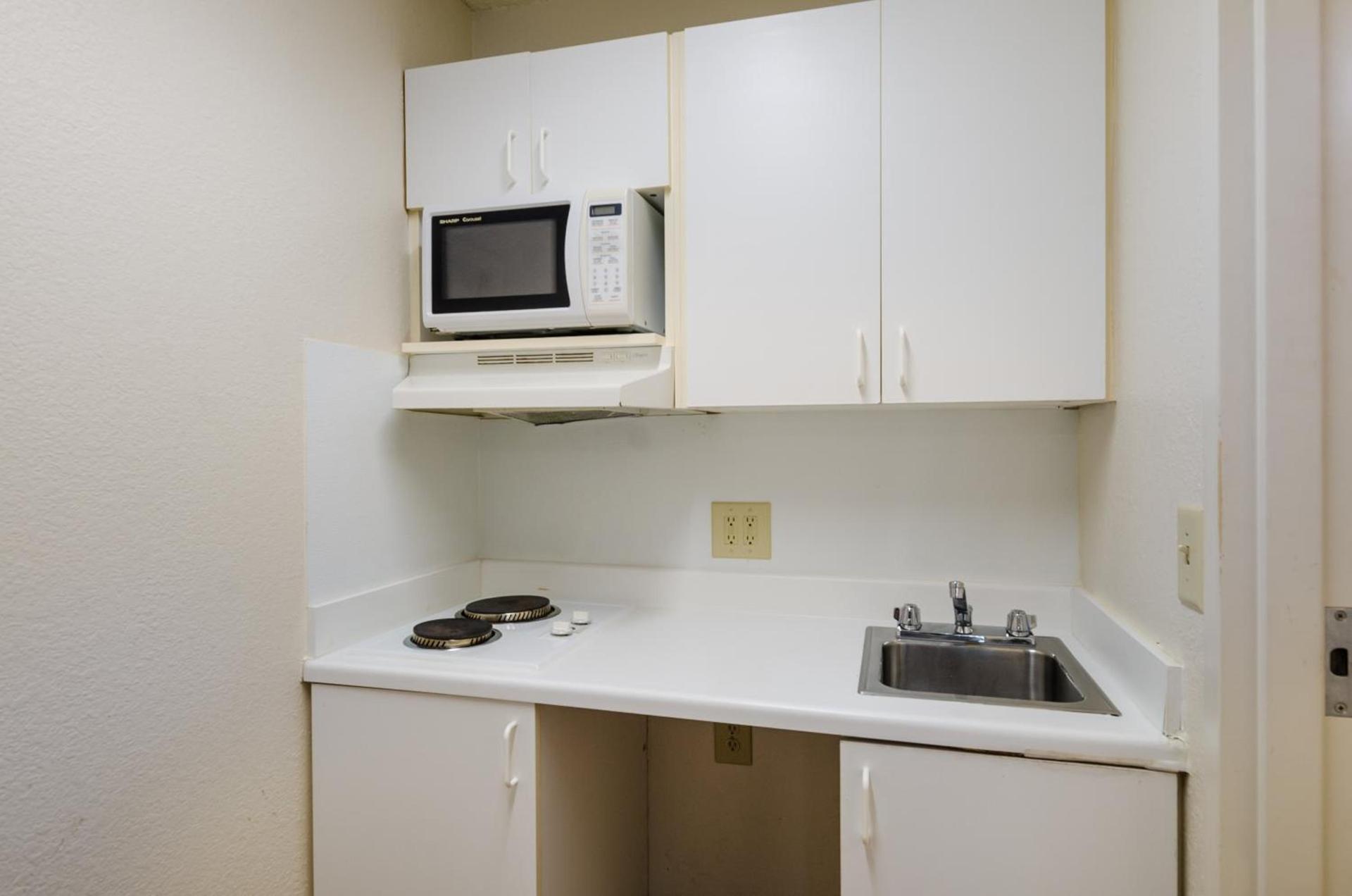 Suburban Studios Winston Salem-University Parkway photo 19