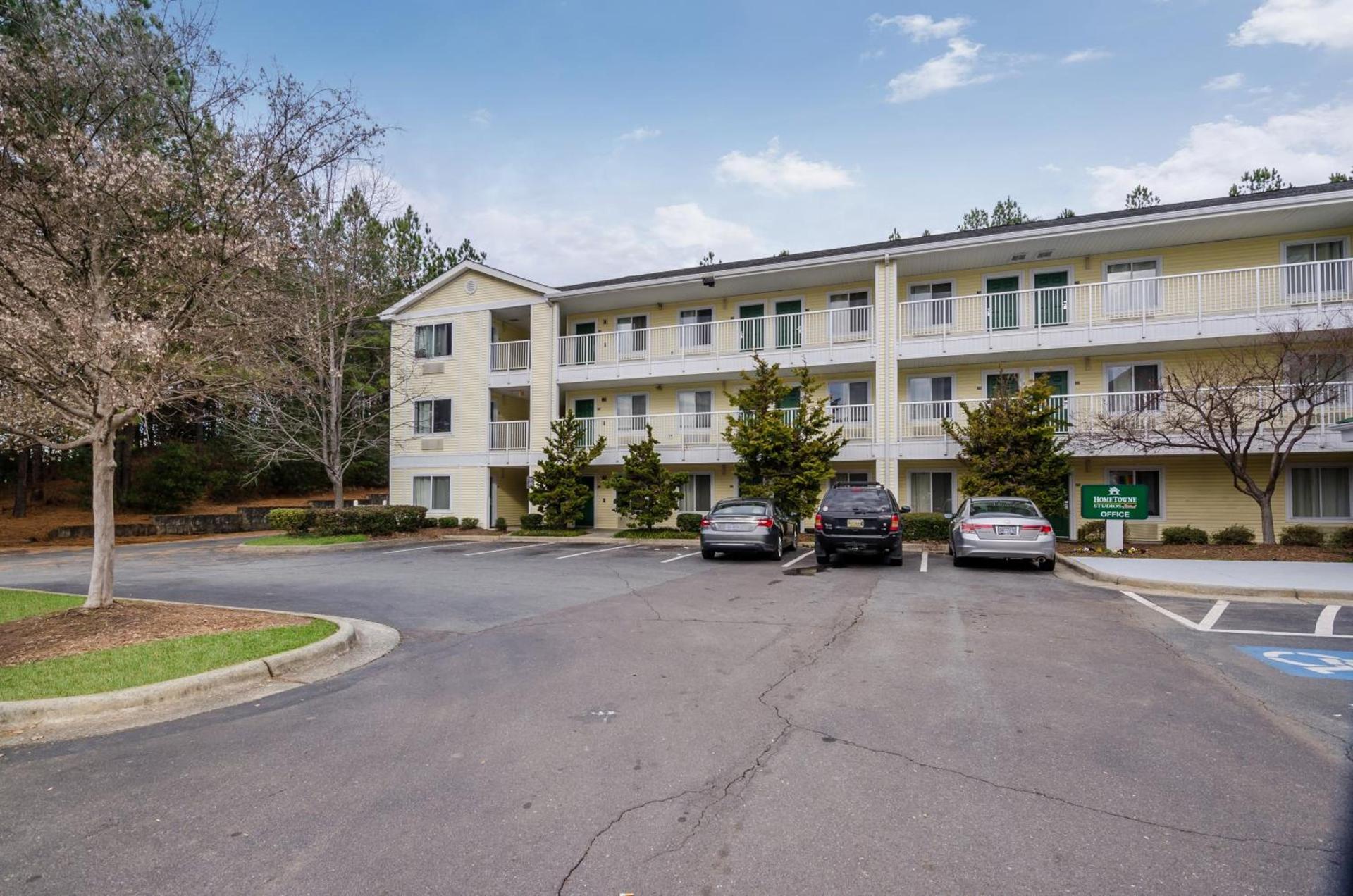 Suburban Studios Winston Salem-University Parkway photo 3