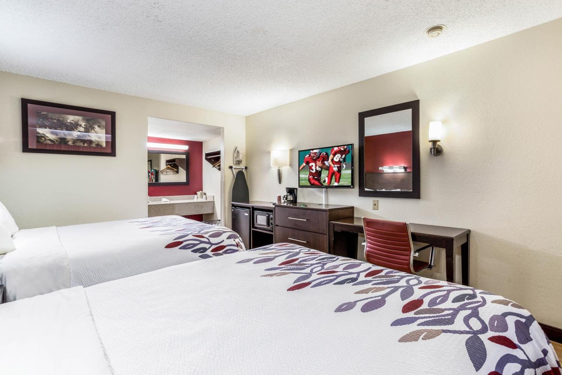 Red Roof Inn Gallup photo 16