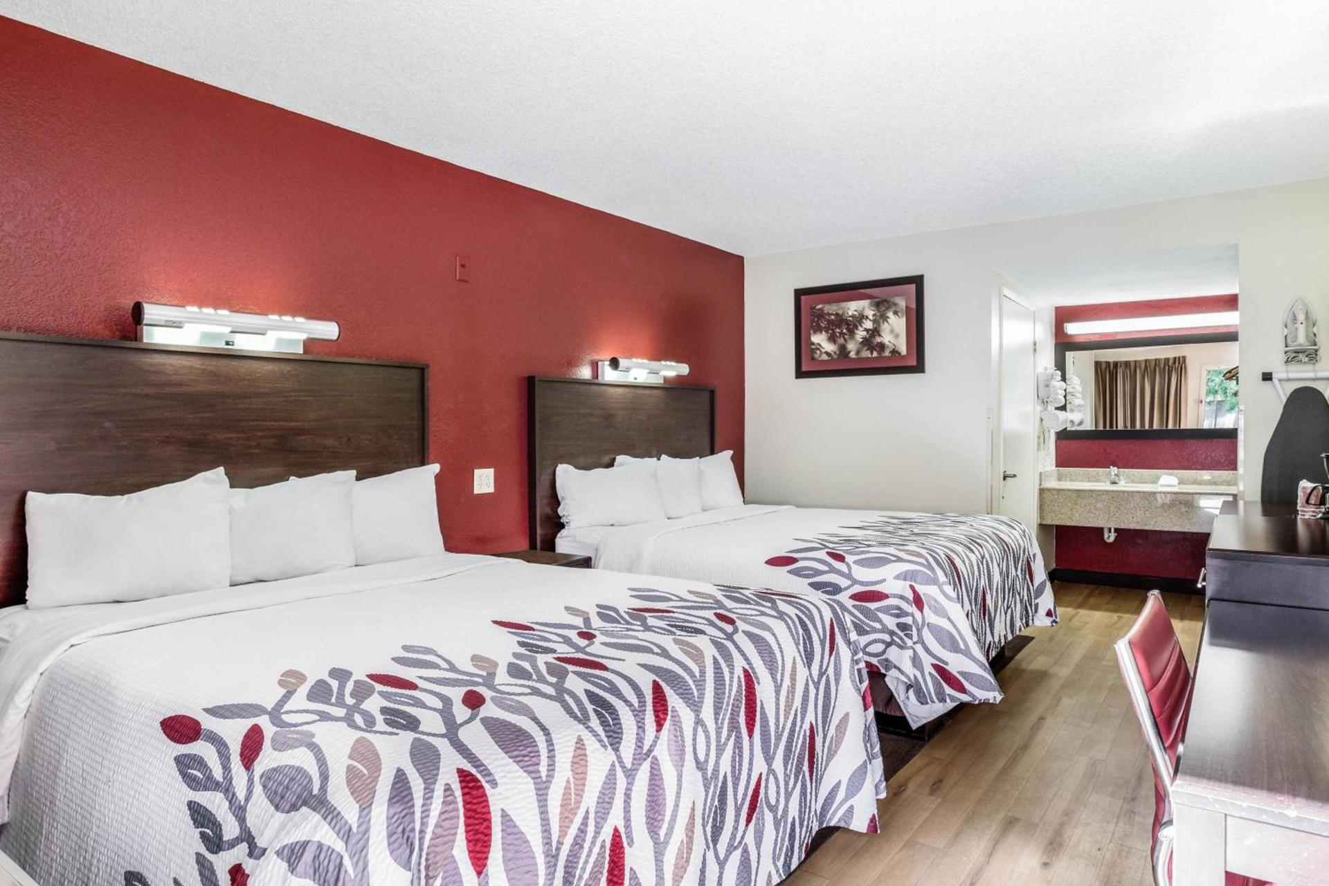 Red Roof Inn Gallup photo 25