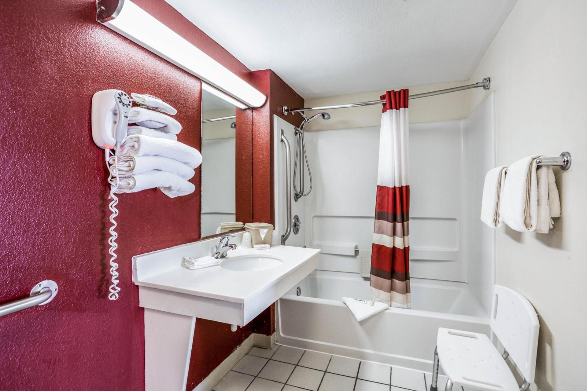 Red Roof Inn Gallup photo 28