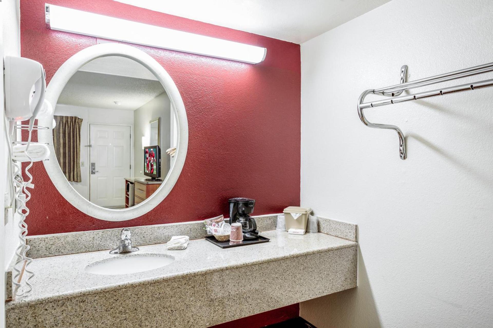 Red Roof Inn Gallup photo 26