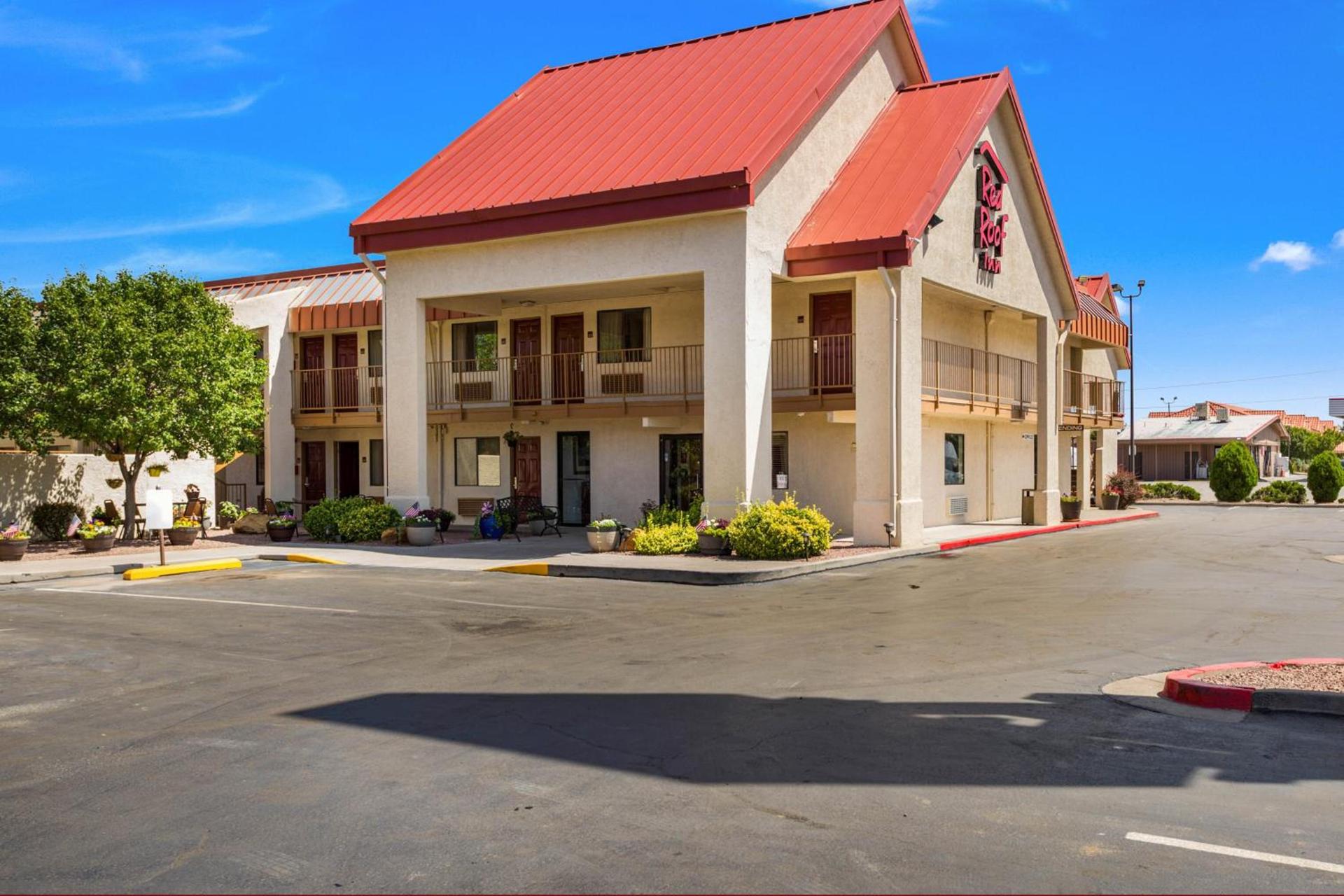 Red Roof Inn Gallup photo 2