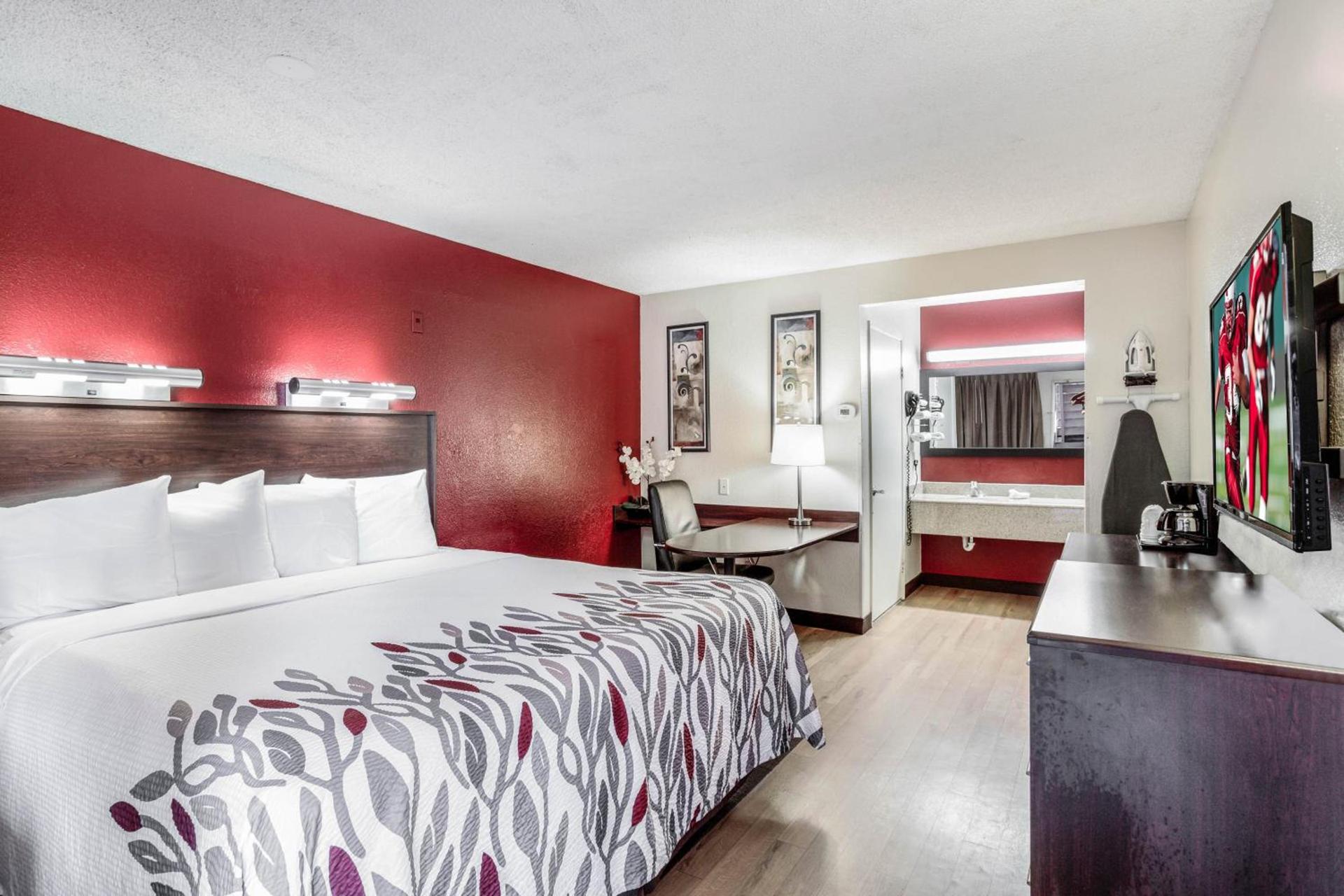 Red Roof Inn Gallup photo 12