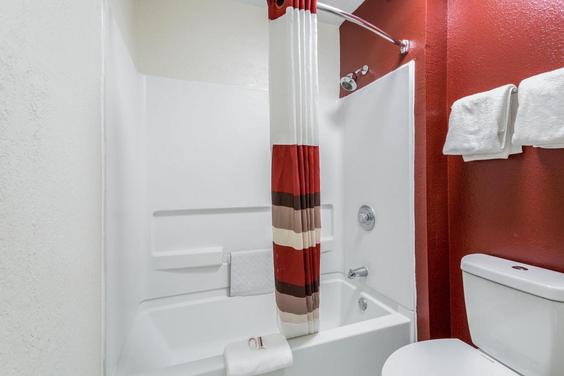 Red Roof Inn Gallup photo 27