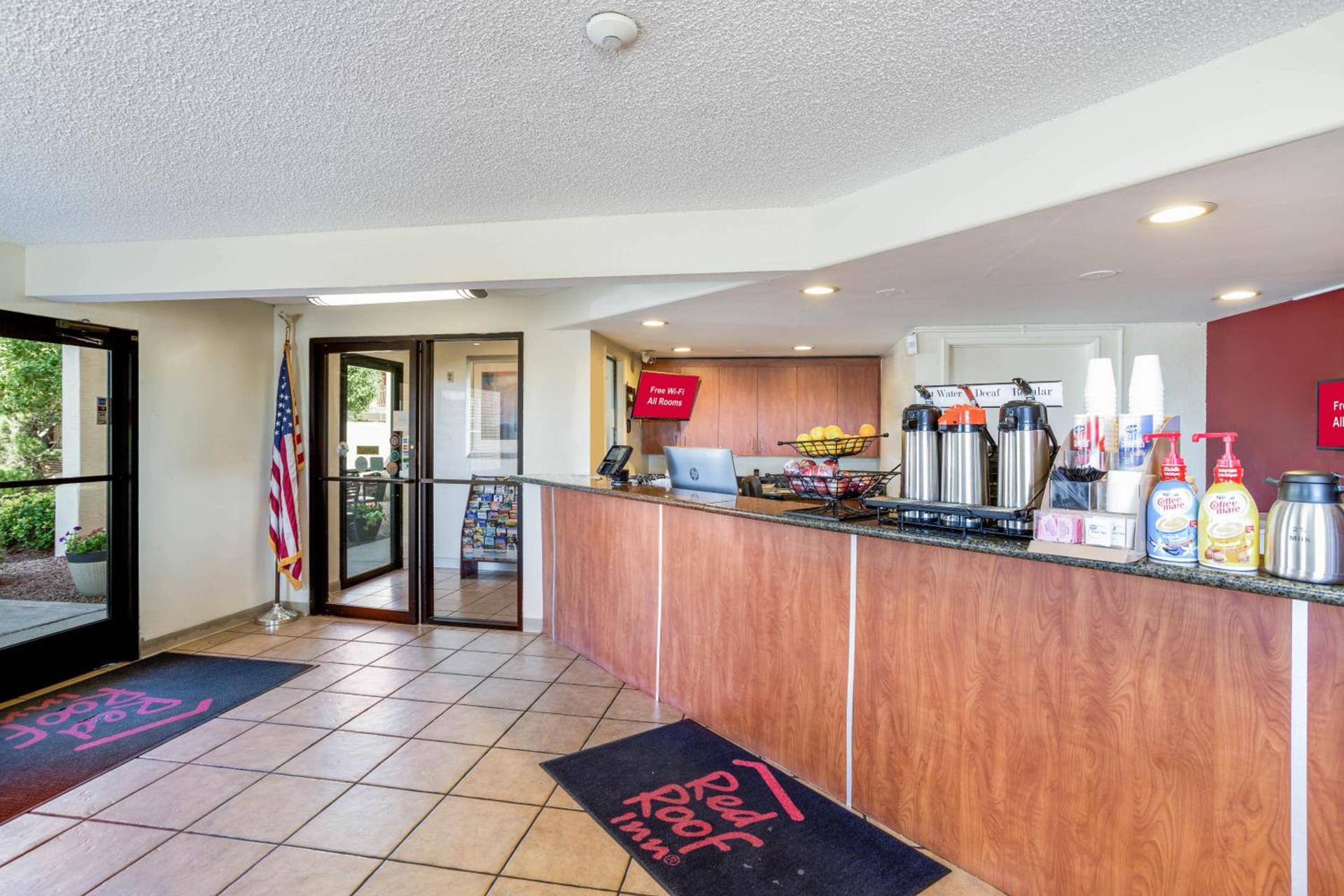 Red Roof Inn Gallup photo 6