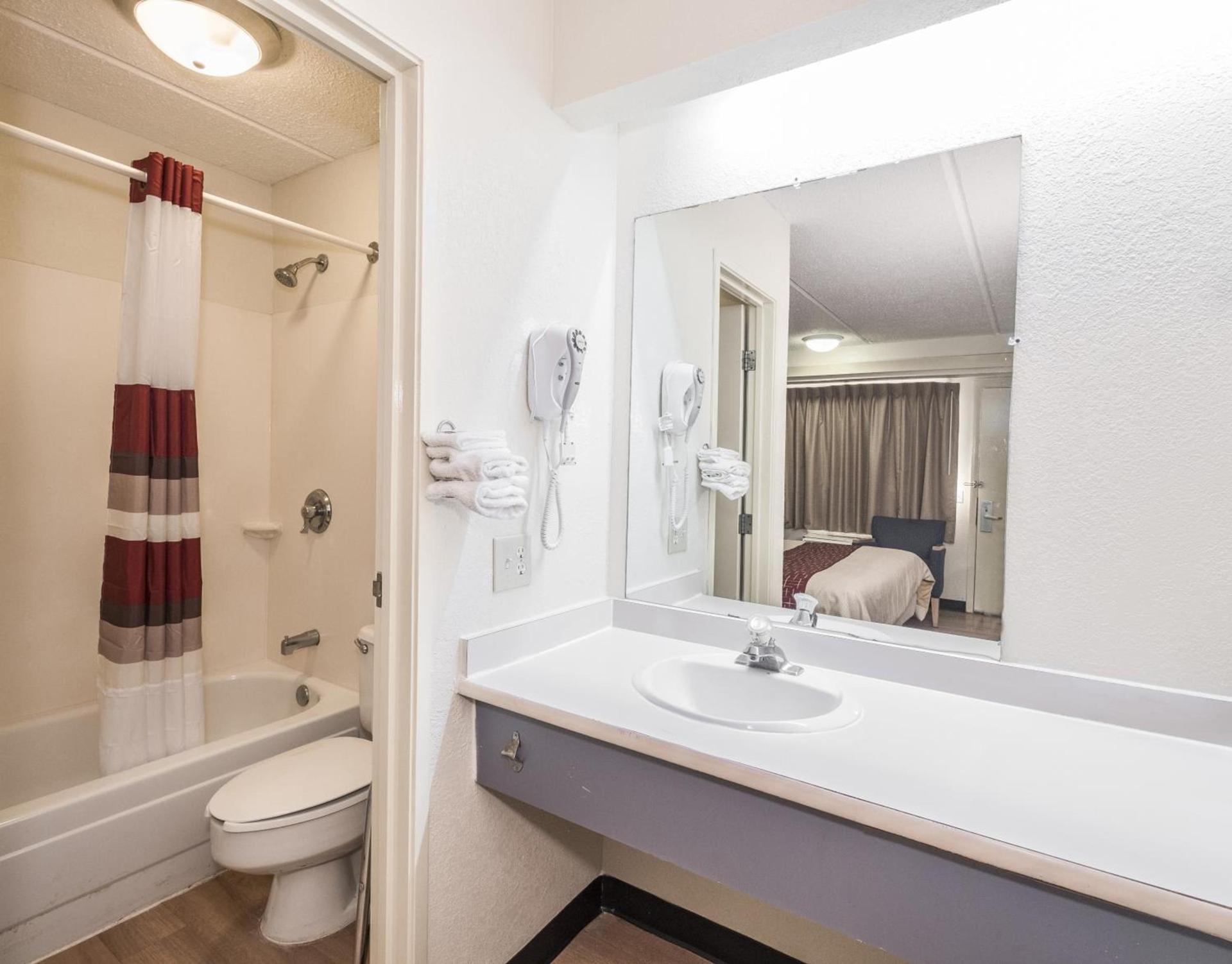 Red Roof Inn Atlanta-Norcross photo 22