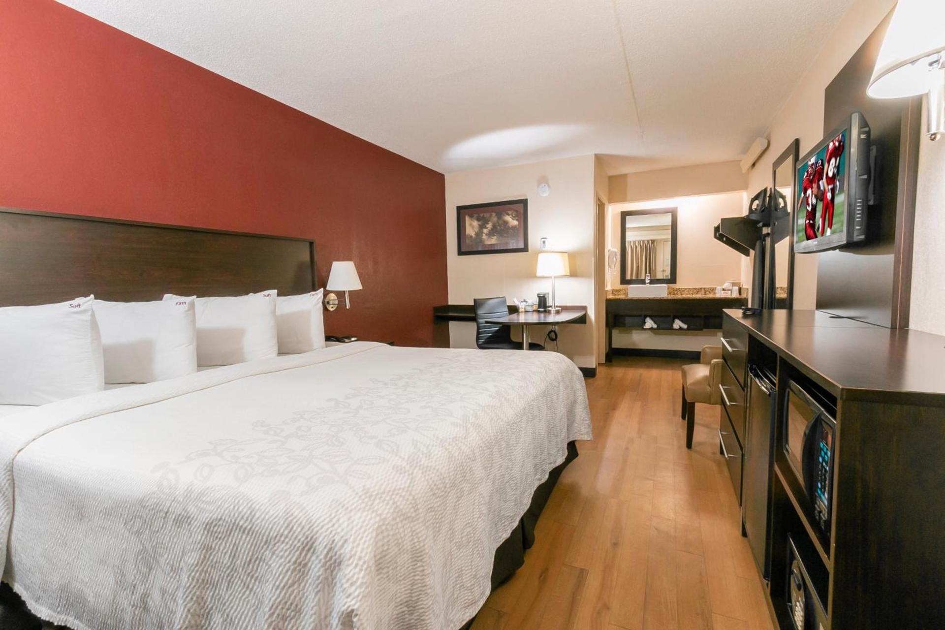 Red Roof Inn PLUS+ Atlanta - Buckhead photo 12