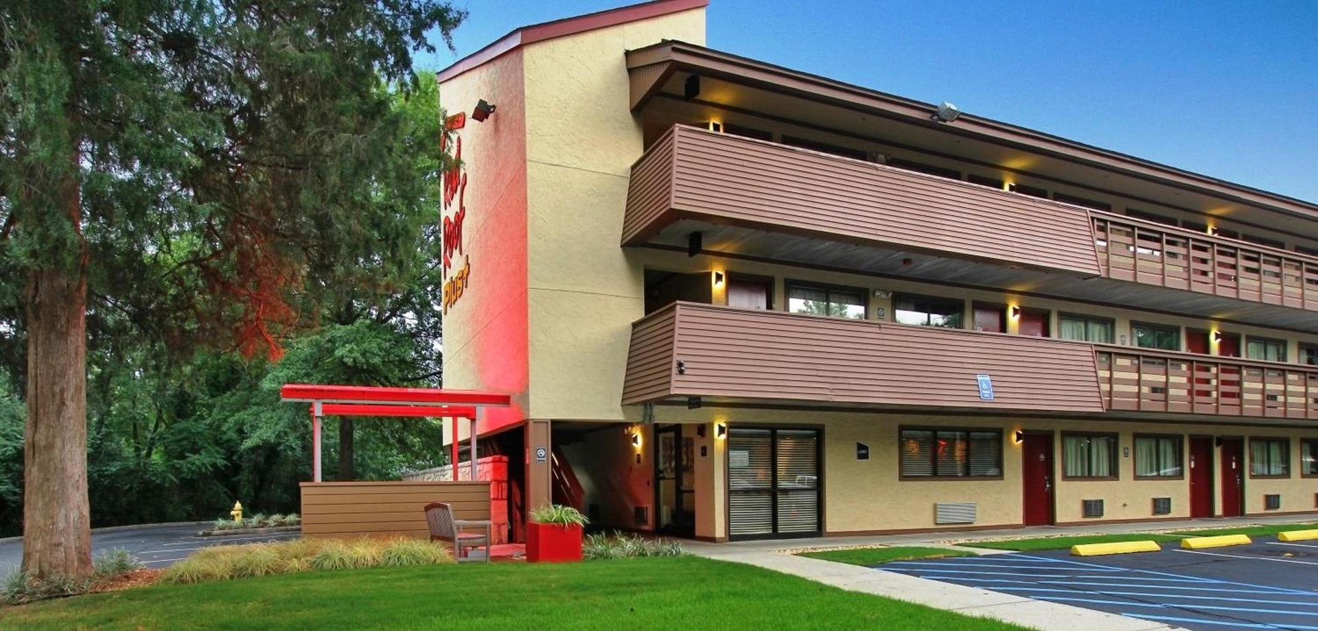 Red Roof Inn PLUS+ Atlanta - Buckhead photo 2