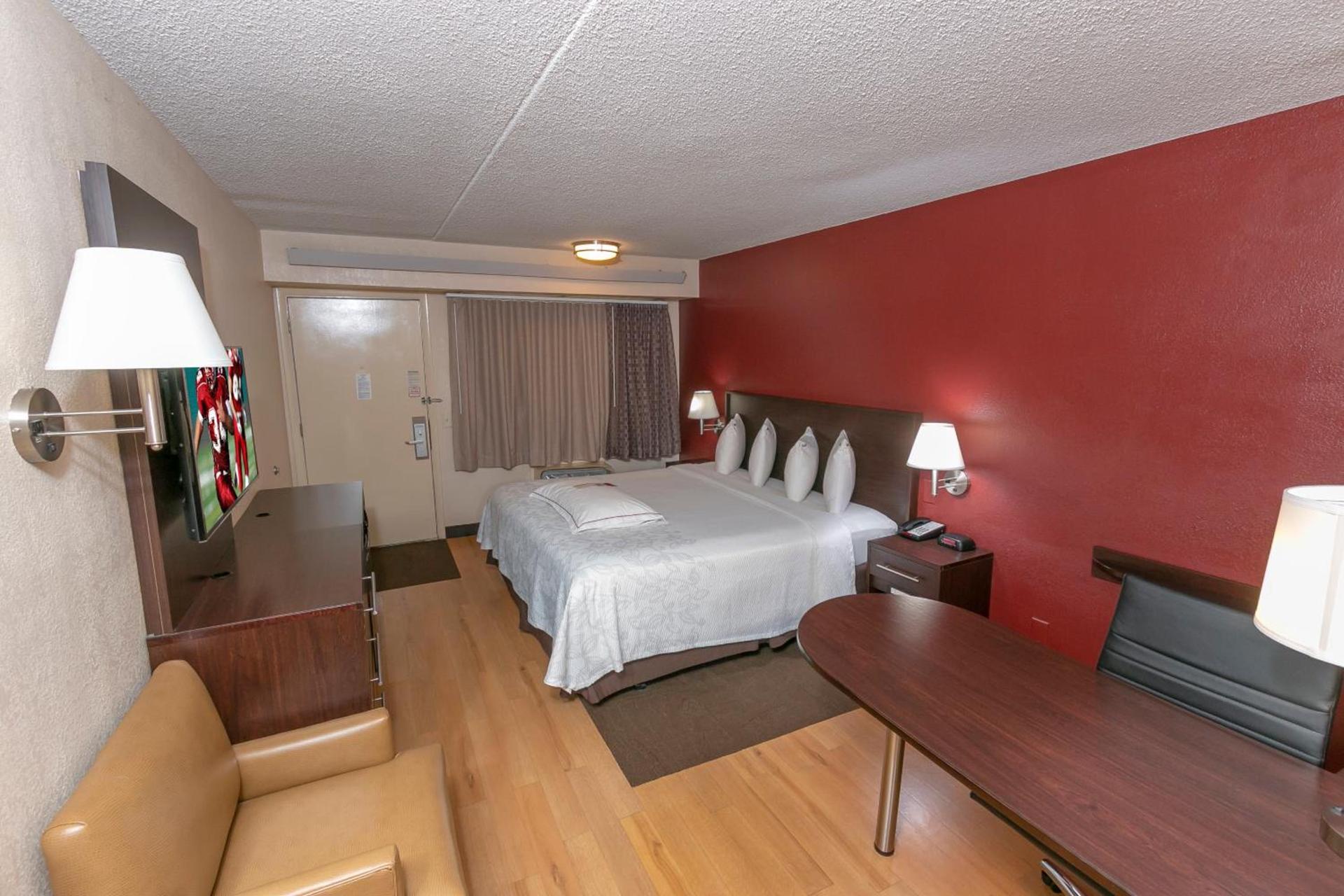 Red Roof Inn PLUS+ Atlanta - Buckhead photo 7