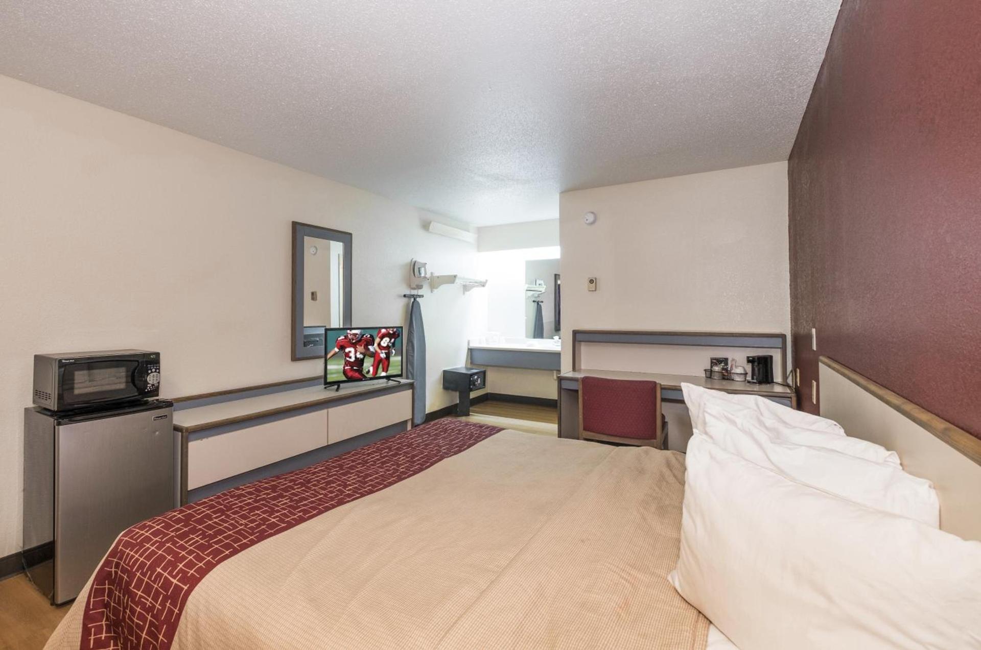 Red Roof Inn Atlanta-Norcross photo 11