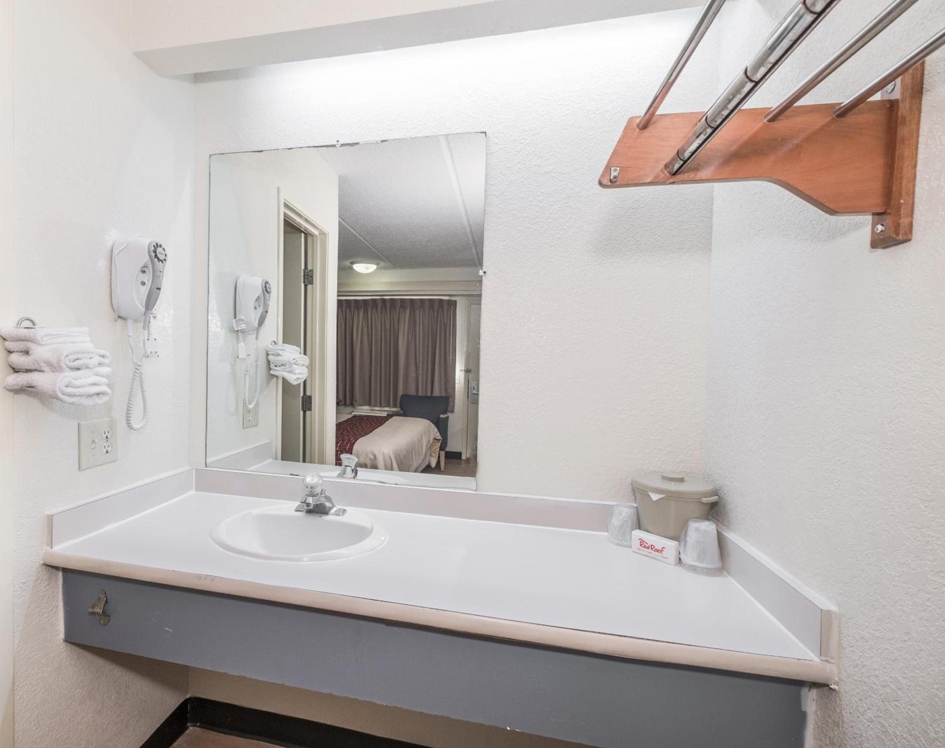 Red Roof Inn Atlanta-Norcross photo 21