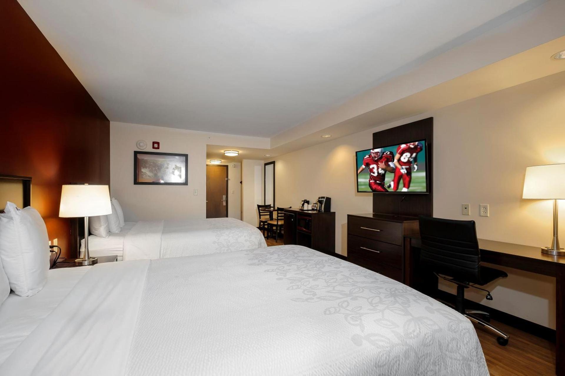Red Roof Inn PLUS+ & Suites Malone photo 12