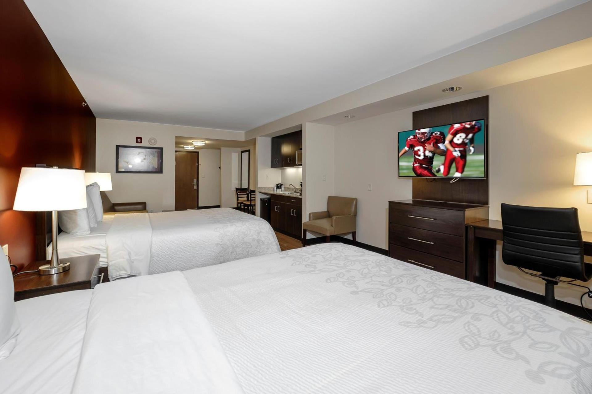 Red Roof Inn PLUS+ & Suites Malone photo 11