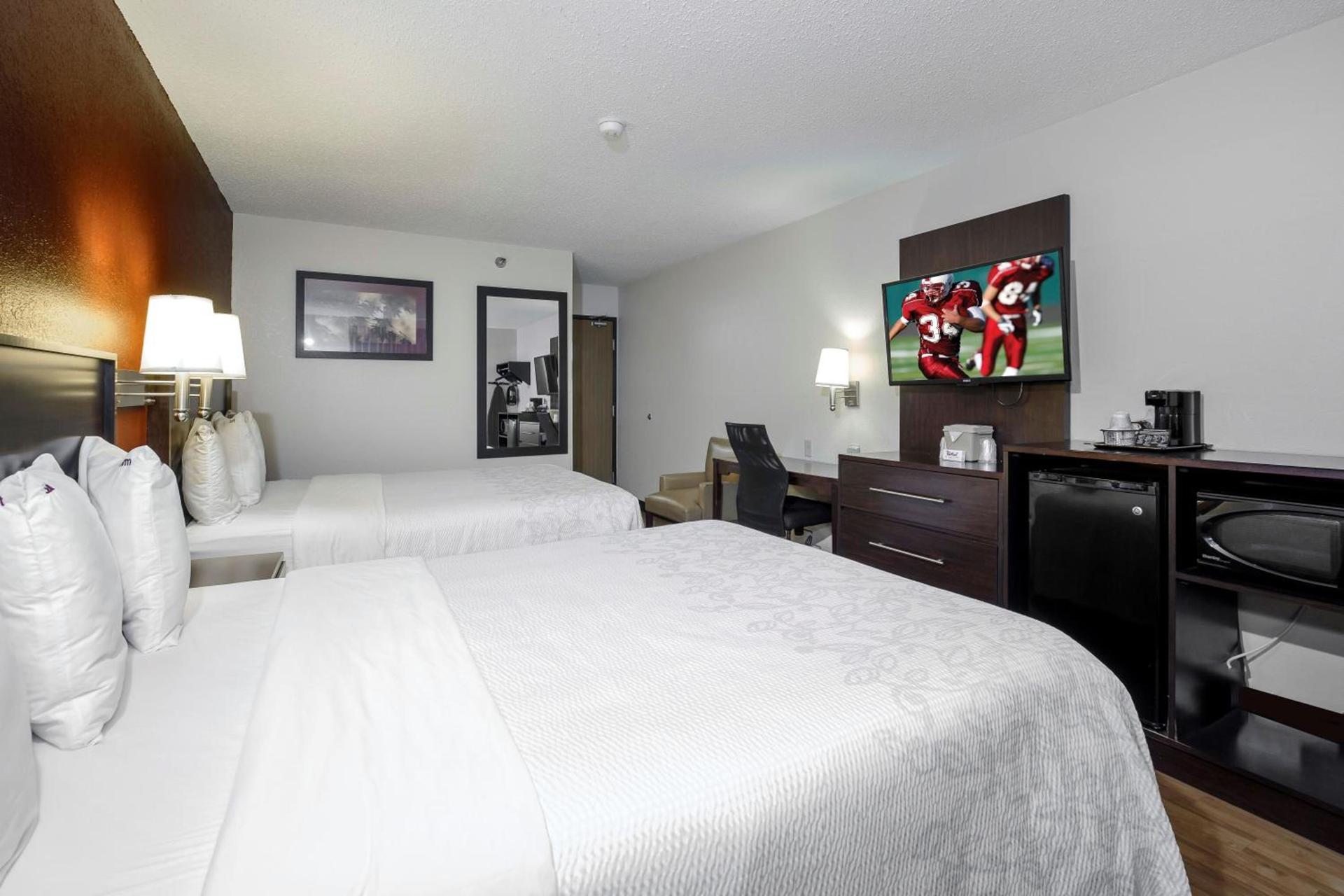 Red Roof Inn PLUS+ & Suites Malone photo 13
