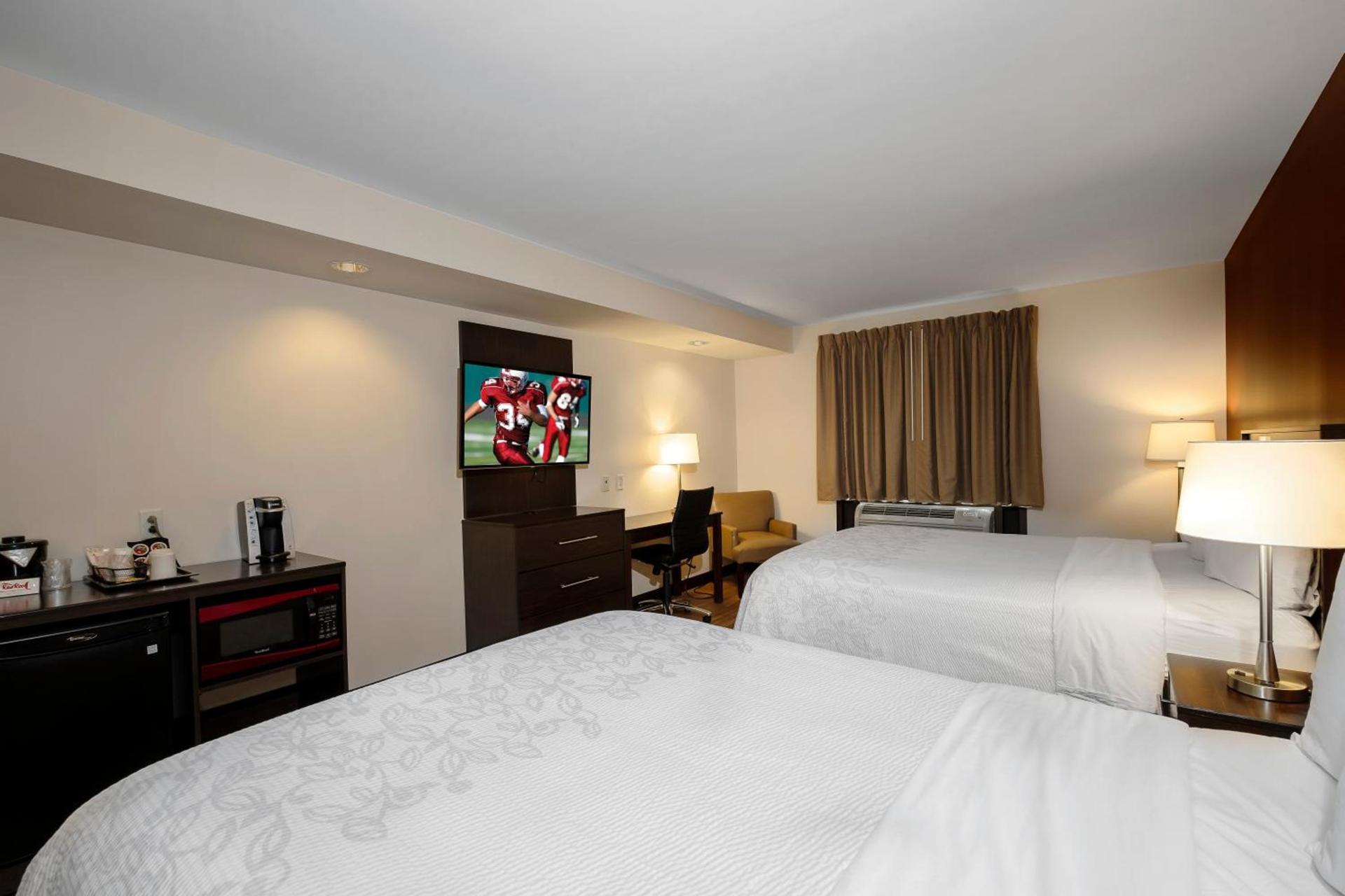 Red Roof Inn PLUS+ & Suites Malone photo 14