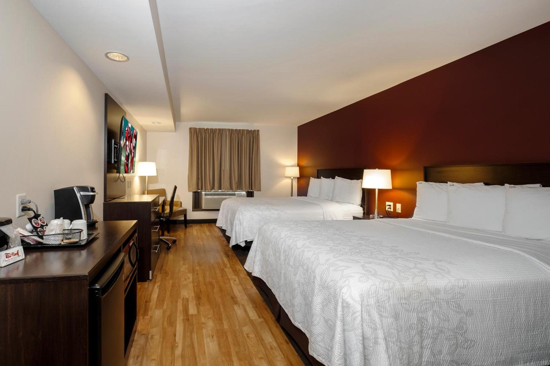 Red Roof Inn PLUS+ & Suites Malone photo 15