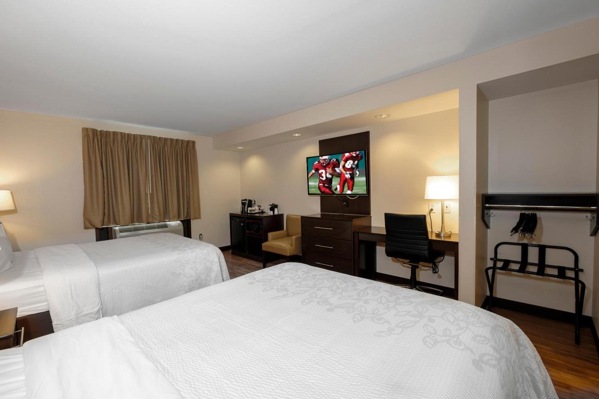 Red Roof Inn PLUS+ & Suites Malone photo 16