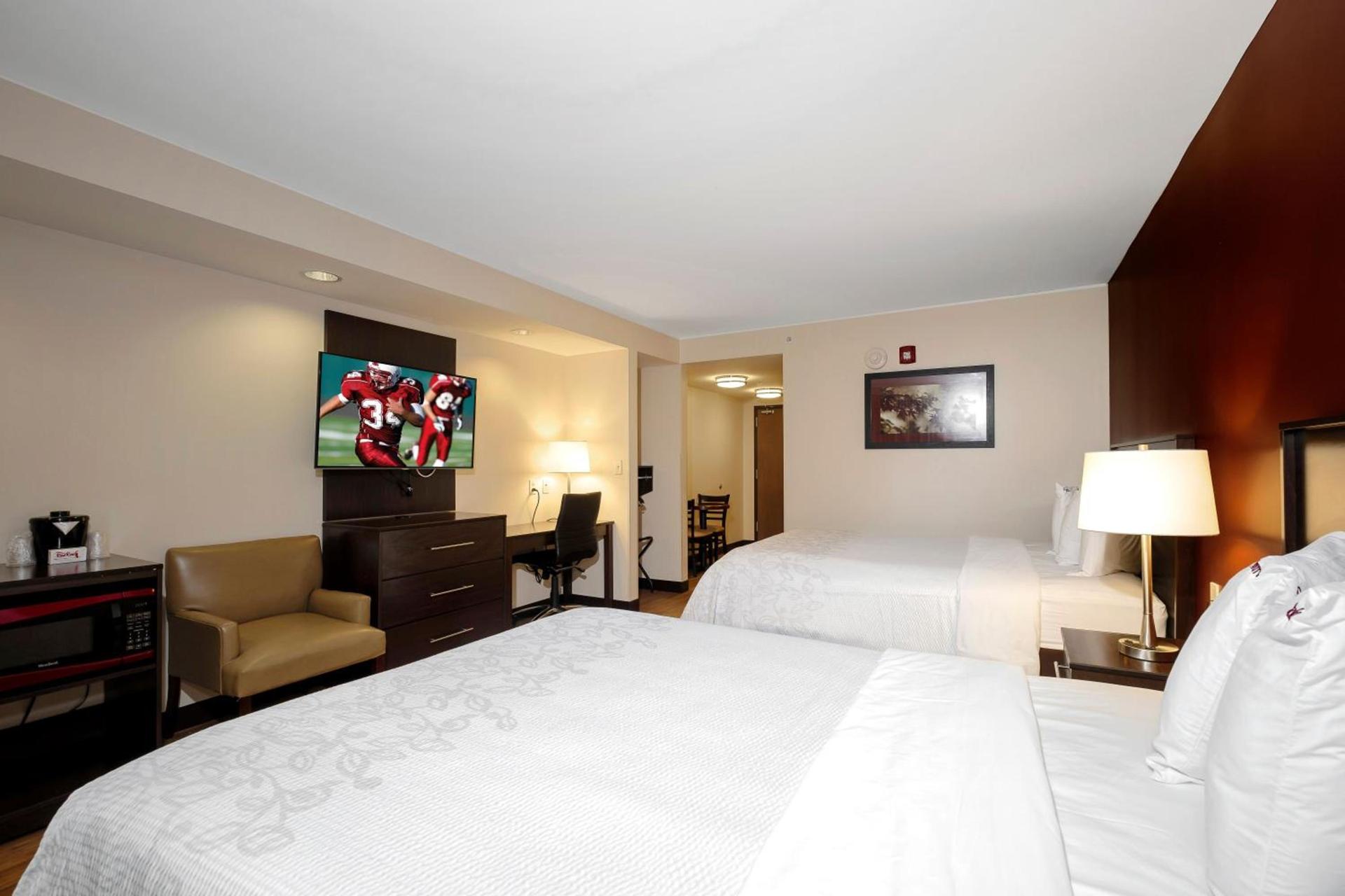 Red Roof Inn PLUS+ & Suites Malone photo 18