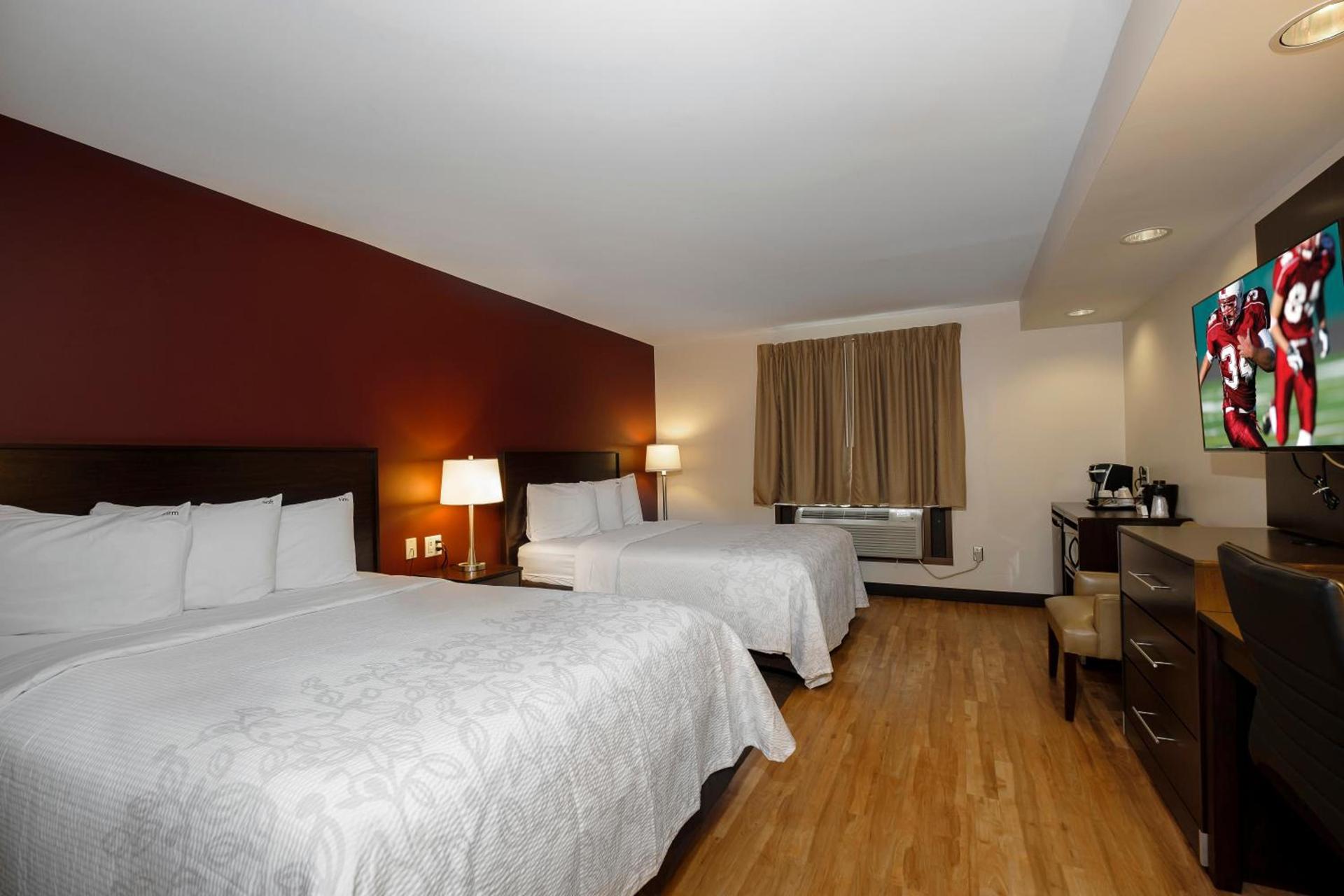 Red Roof Inn PLUS+ & Suites Malone photo 17