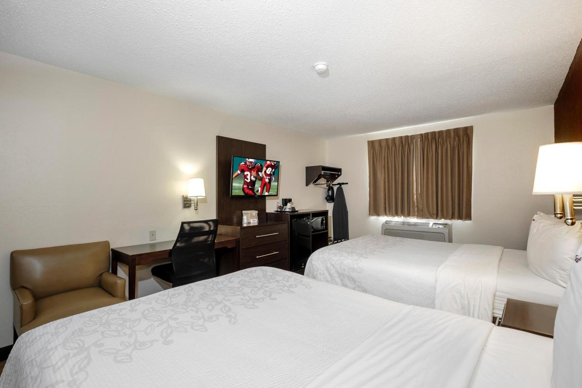 Red Roof Inn PLUS+ & Suites Malone photo 19