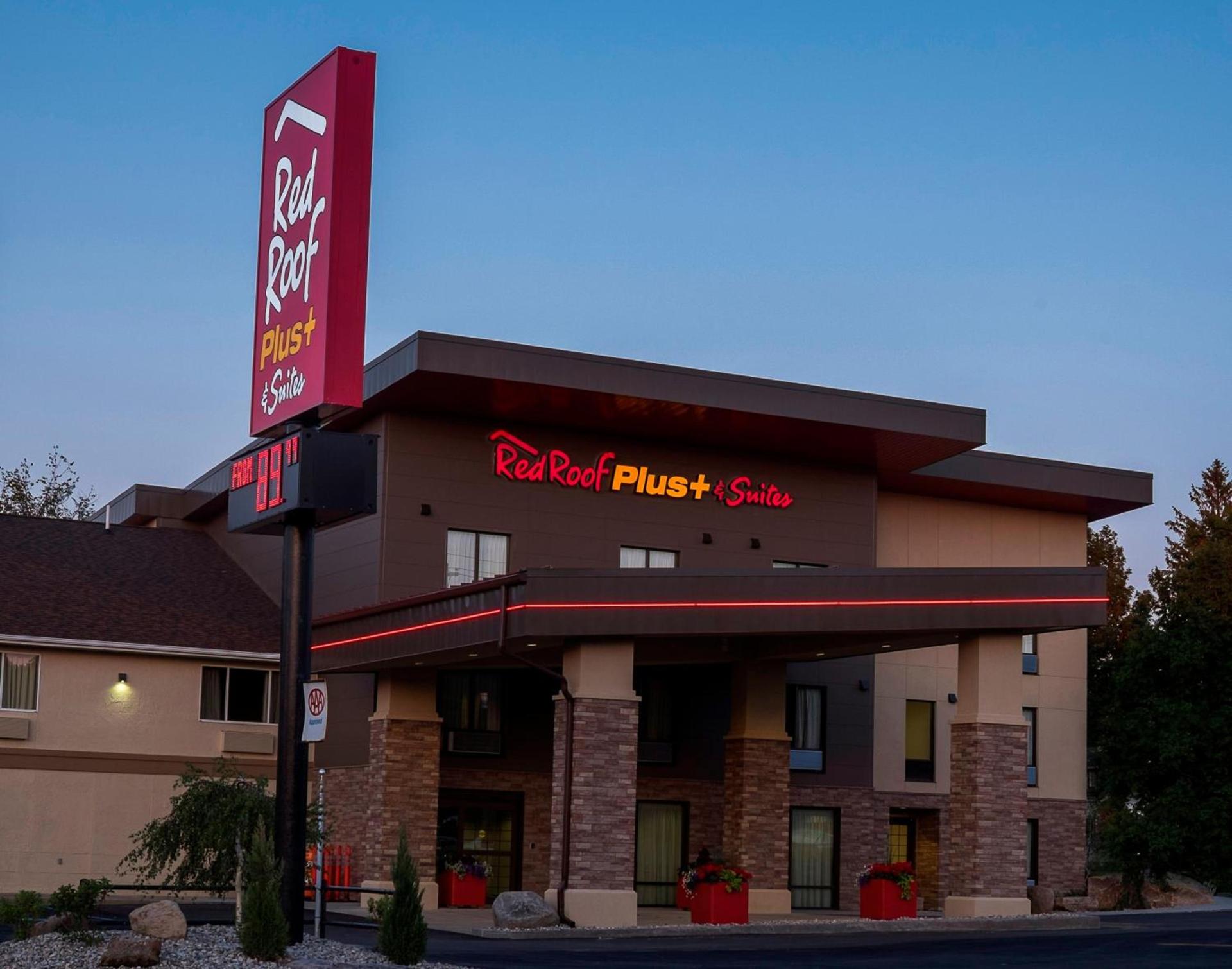 Red Roof Inn PLUS+ & Suites Malone photo 27