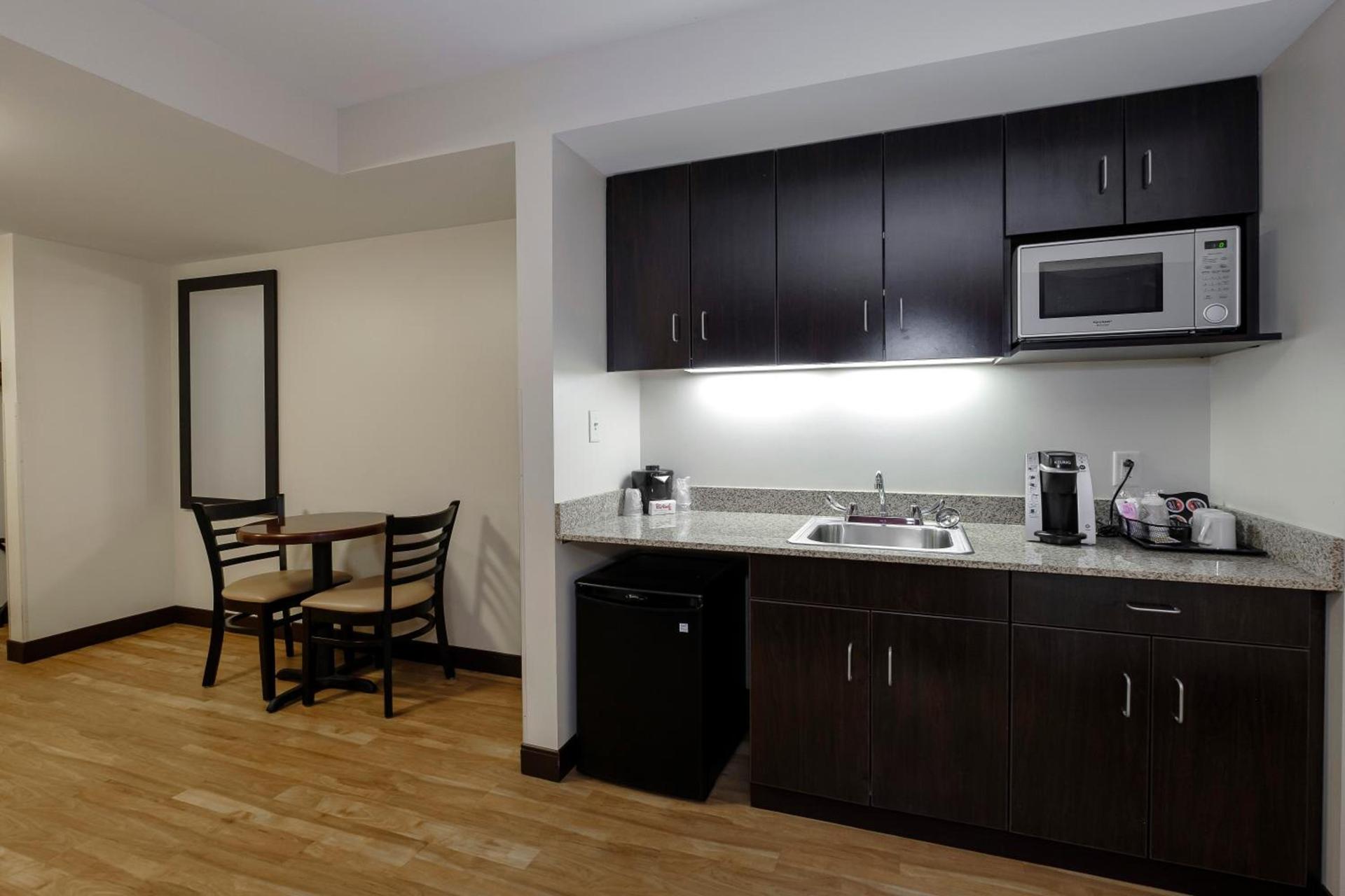 Red Roof Inn PLUS+ & Suites Malone photo 22