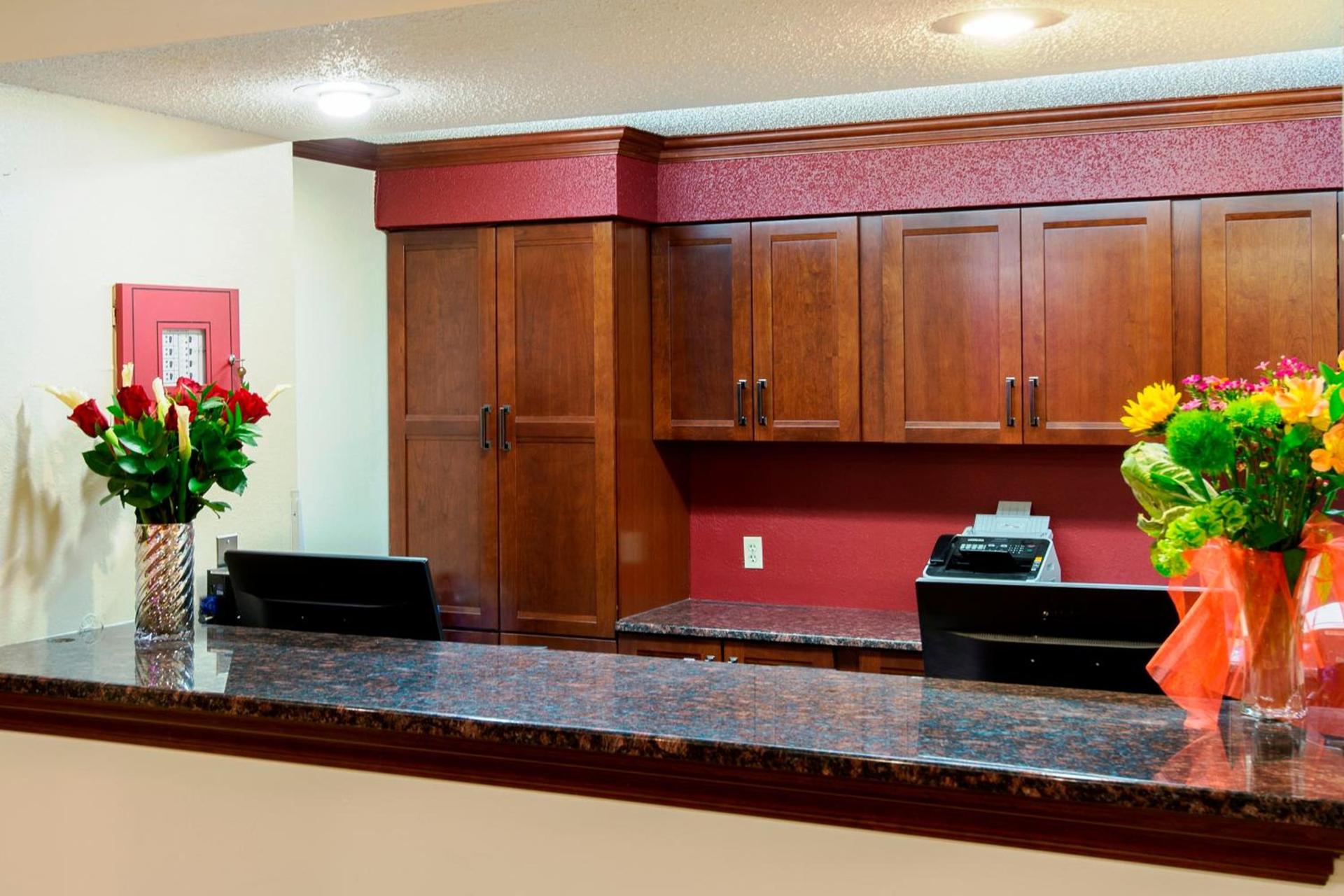 Red Roof Inn PLUS+ & Suites Malone photo 35