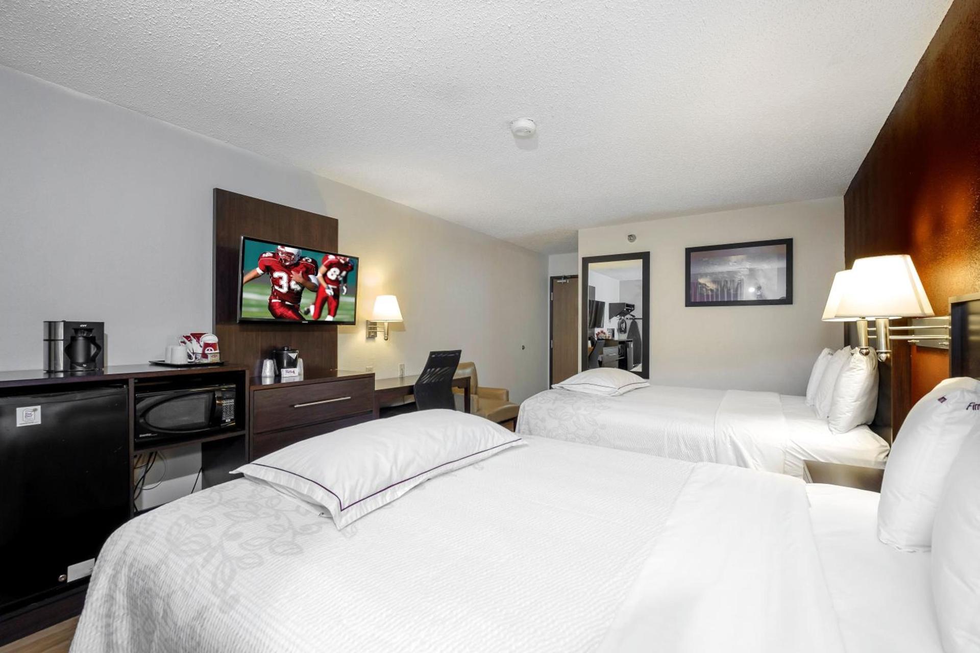 Red Roof Inn PLUS+ & Suites Malone photo 7