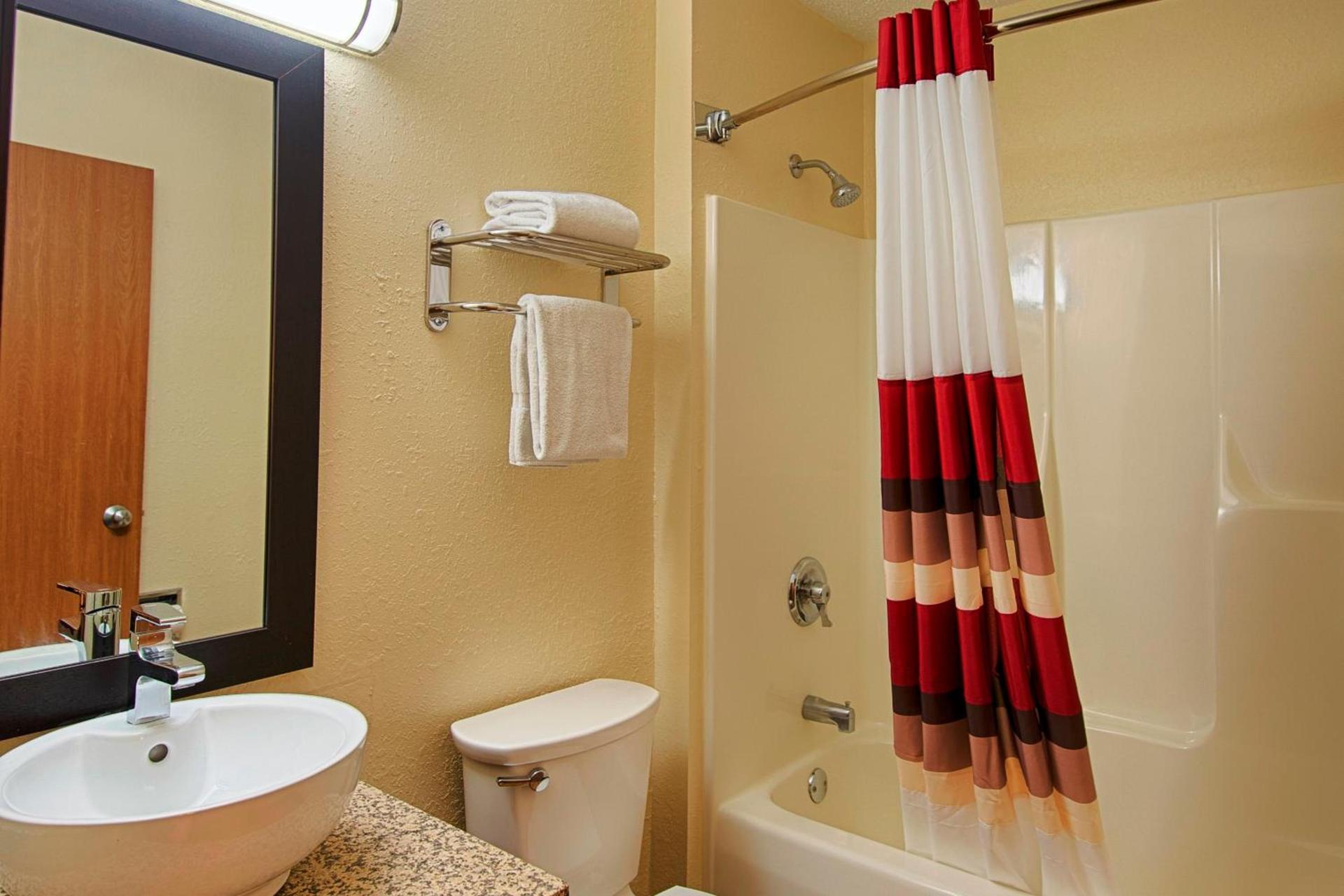 Red Roof Inn PLUS+ & Suites Malone photo 24