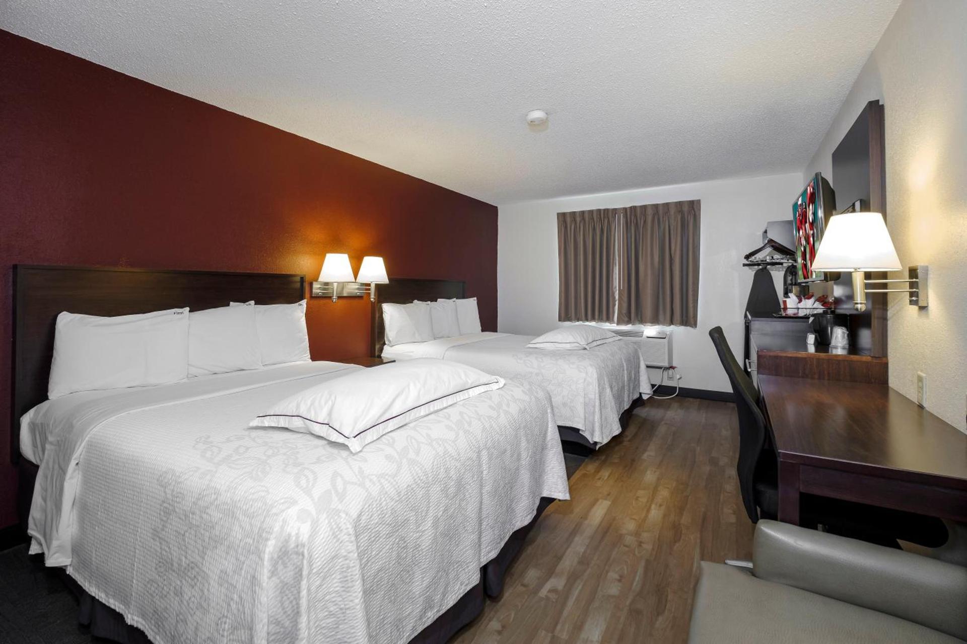 Red Roof Inn PLUS+ & Suites Malone photo 6