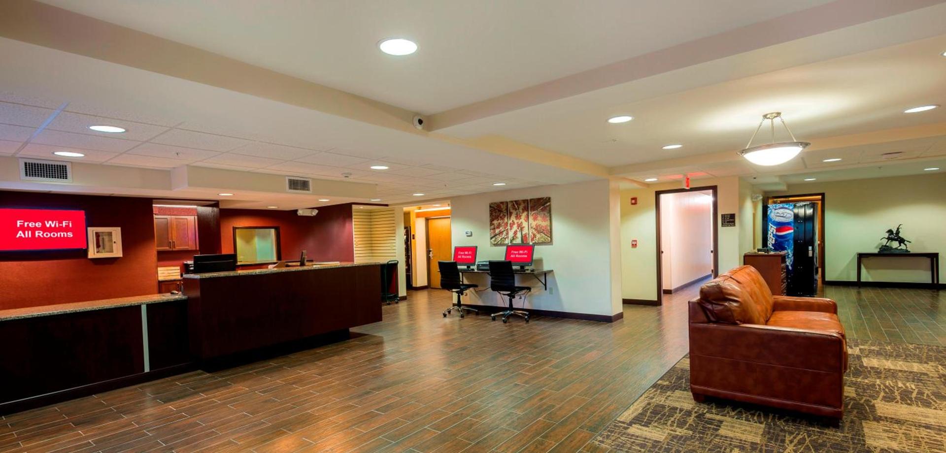 Red Roof Inn PLUS+ & Suites Malone photo 31