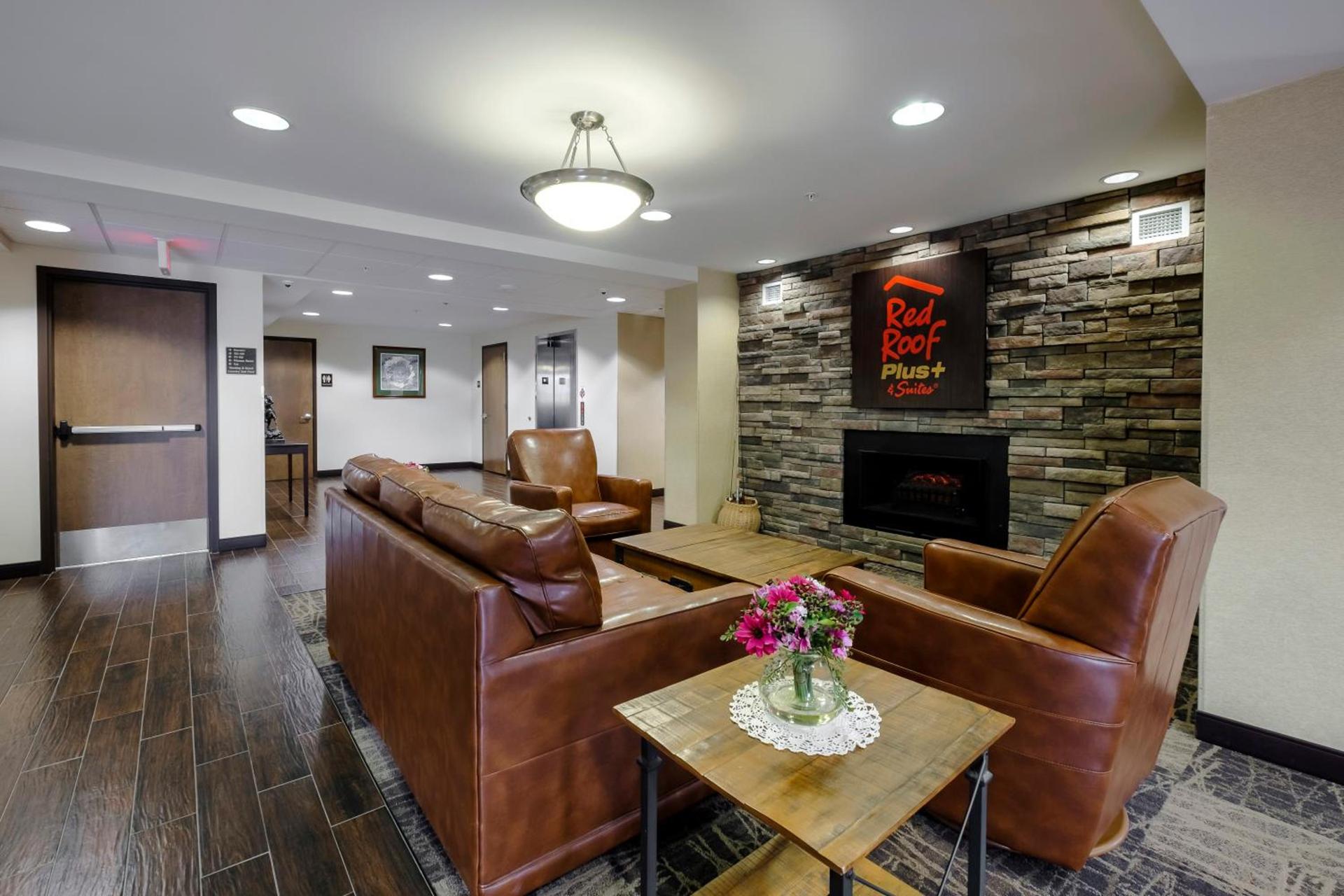 Red Roof Inn PLUS+ & Suites Malone photo 29