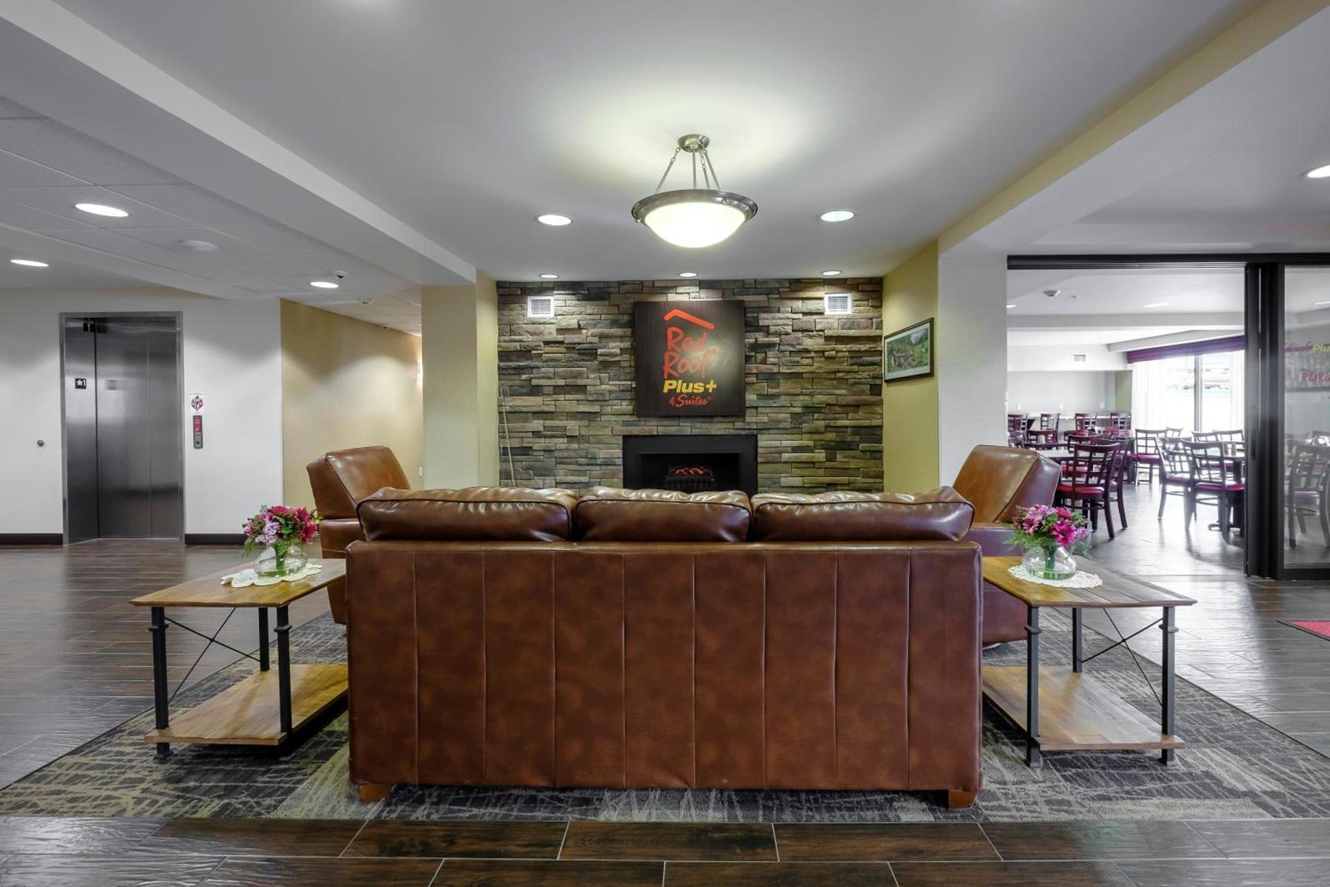 Red Roof Inn PLUS+ & Suites Malone photo 30