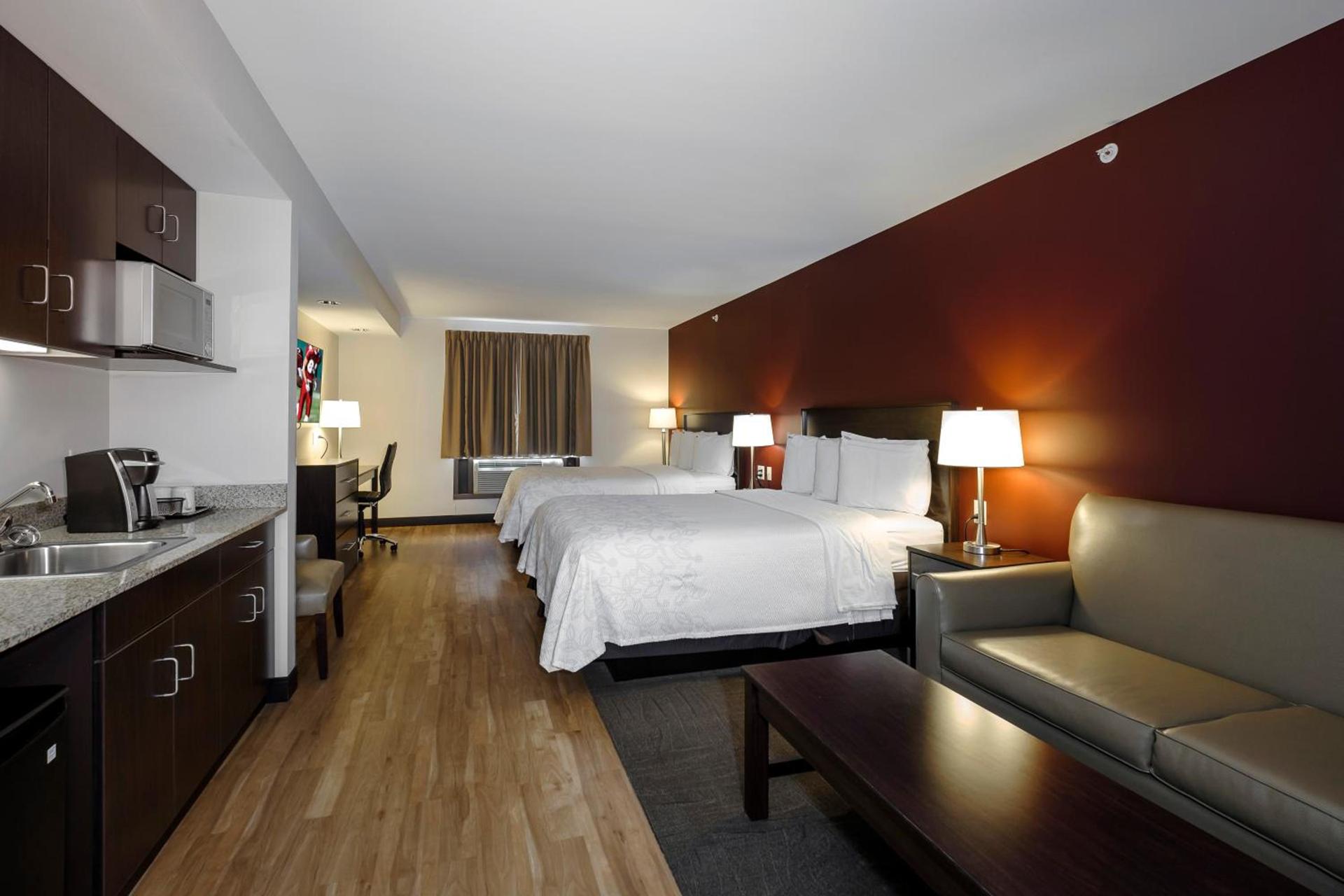 Red Roof Inn PLUS+ & Suites Malone photo 10