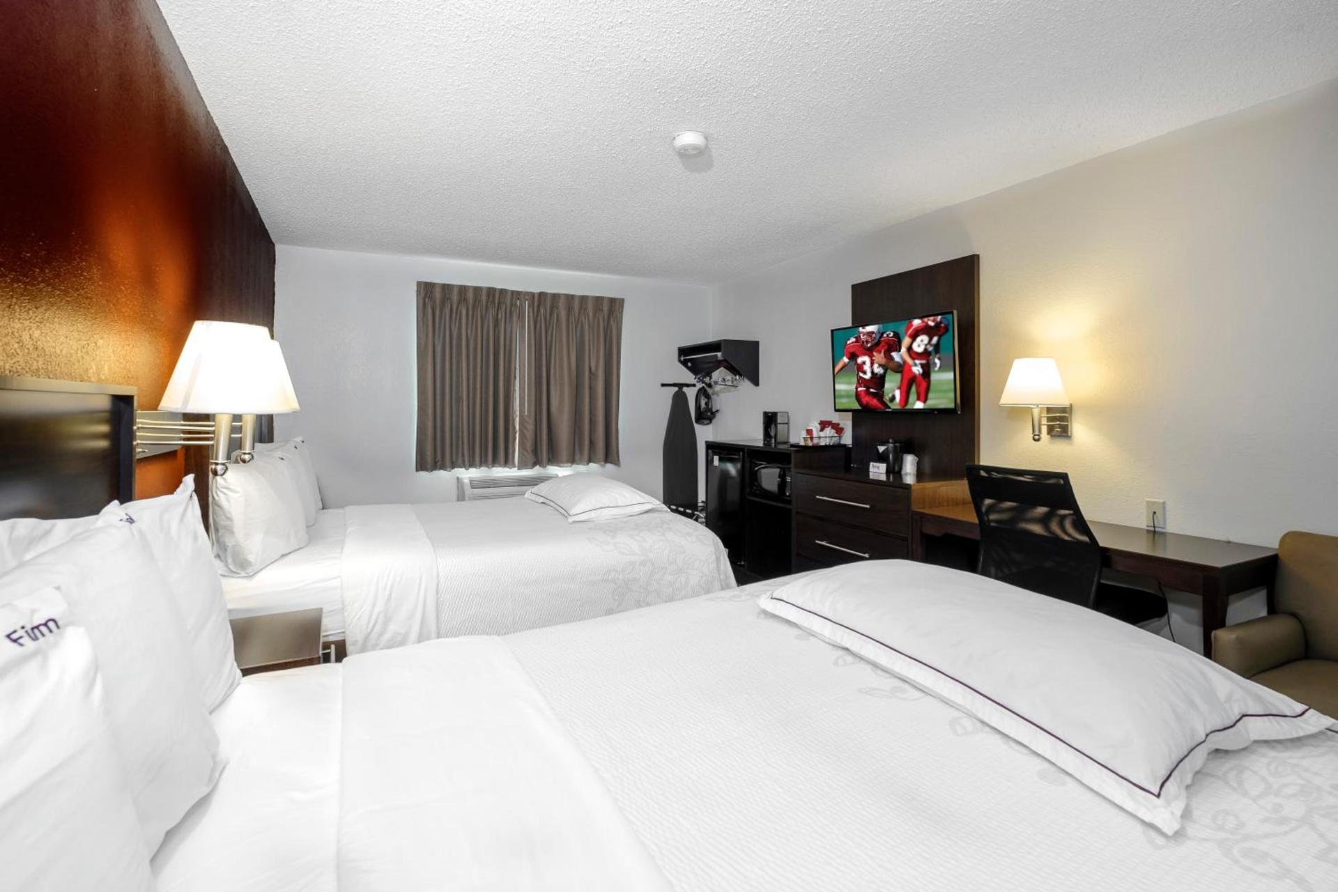 Red Roof Inn PLUS+ & Suites Malone photo 8