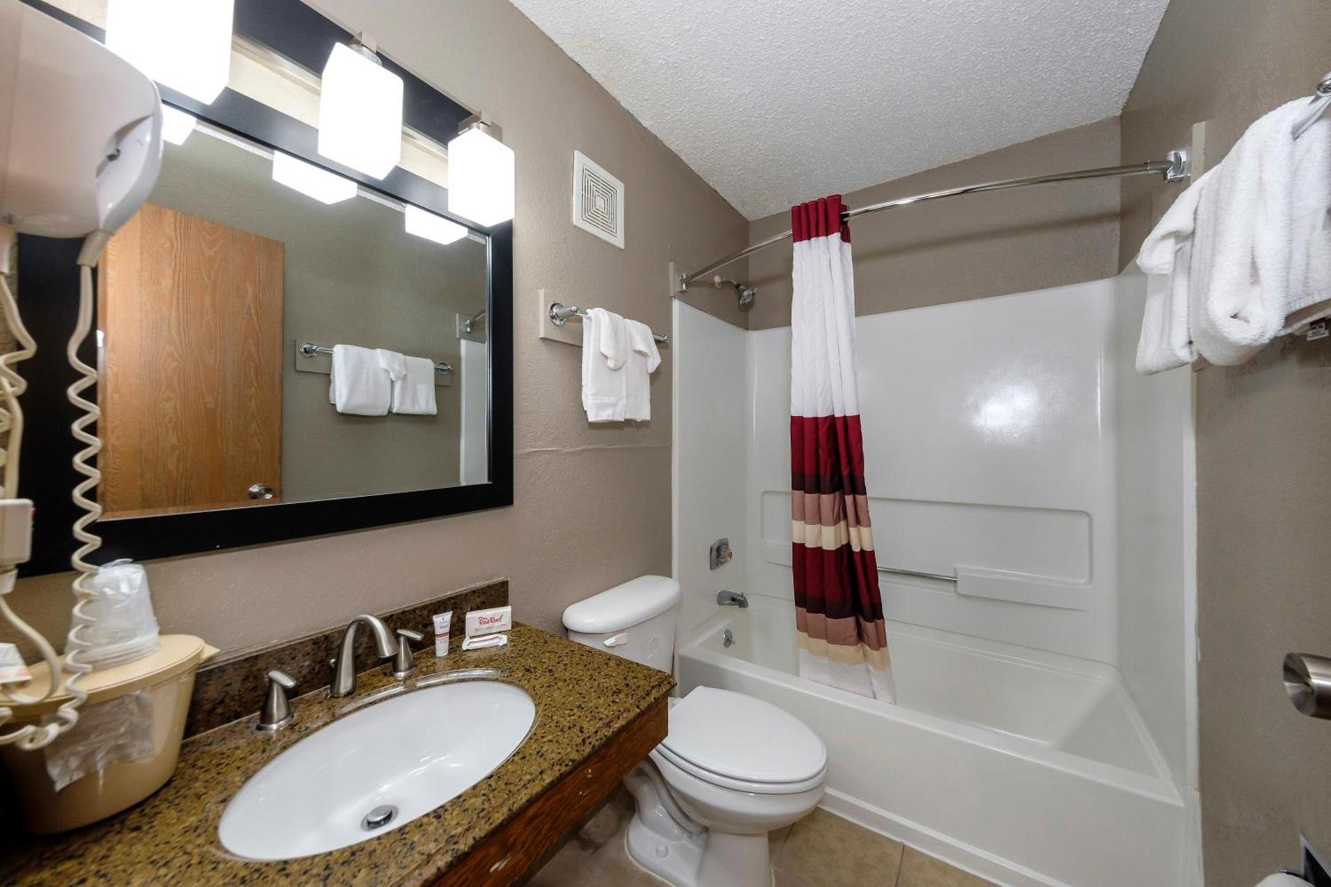 Red Roof Inn Culpeper photo 33