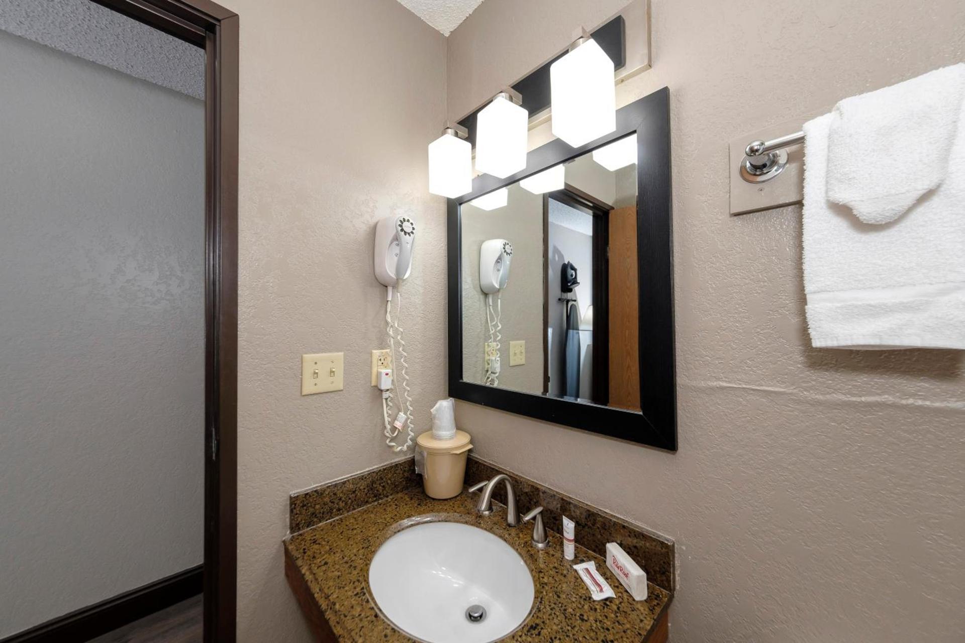 Red Roof Inn Culpeper photo 32