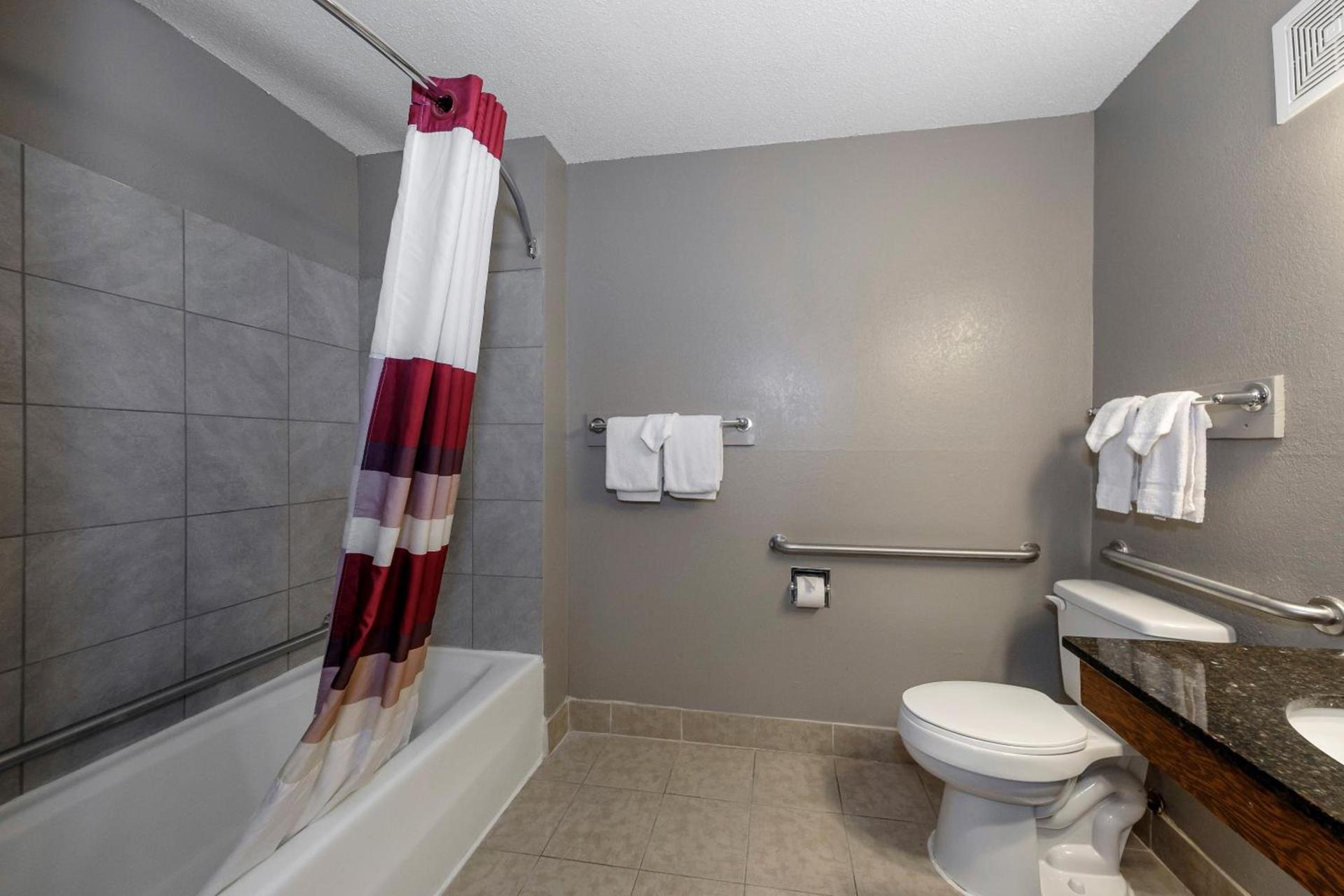 Red Roof Inn Culpeper photo 35